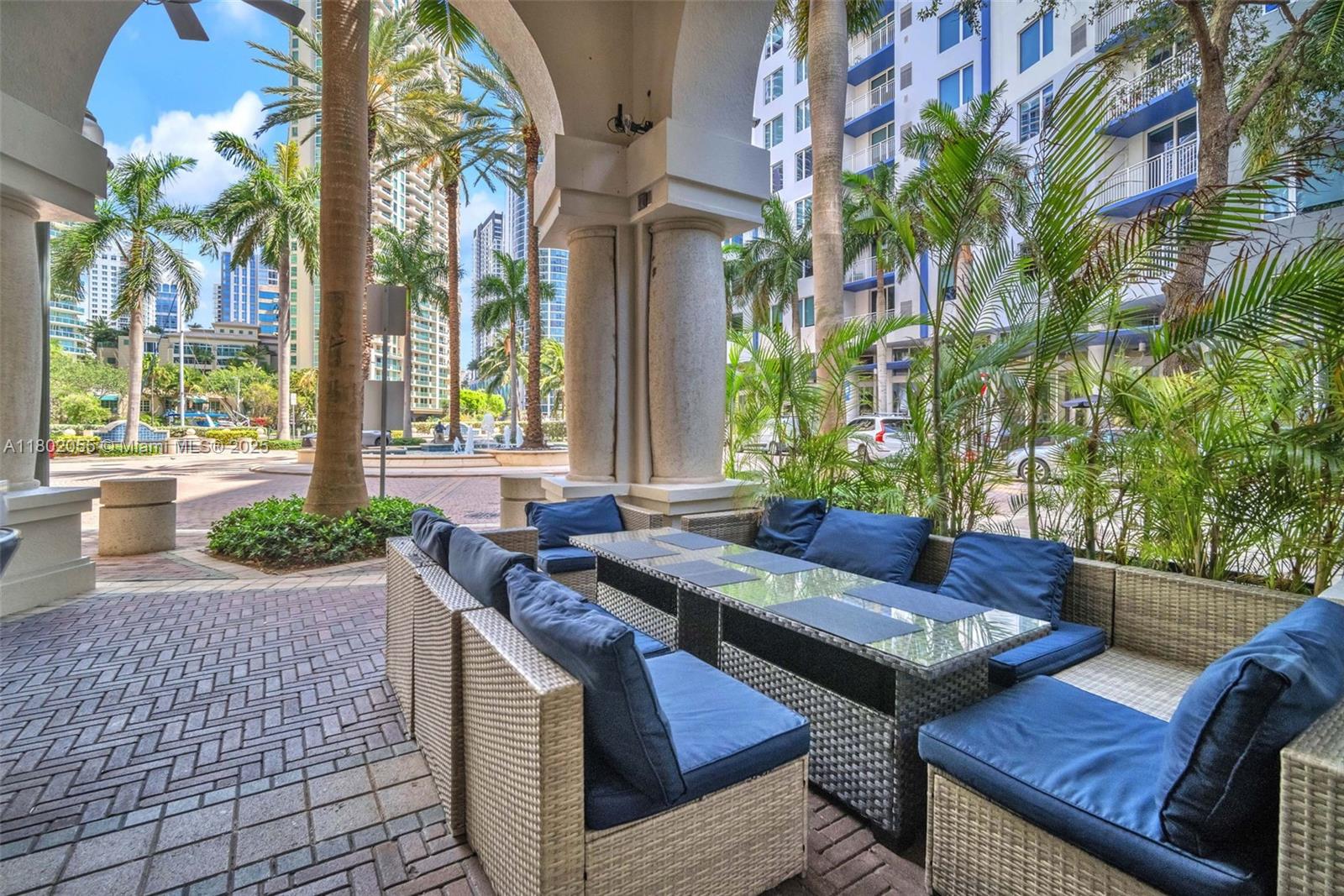   /   sq. ft. $ 2025-10-01 0 foto