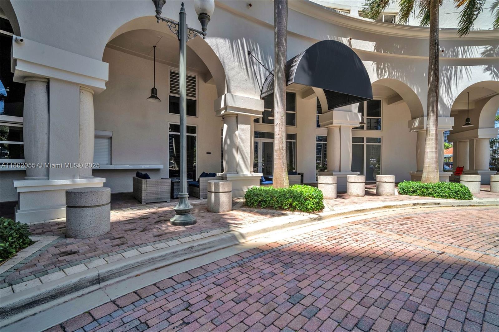   /   sq. ft. $ 2025-10-01 0 foto