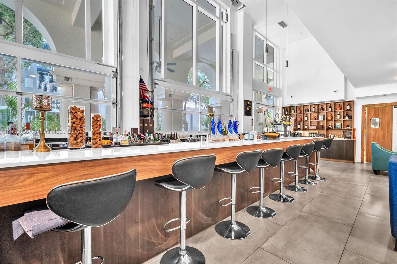   /   sq. ft. $ 2025-10-01 0 foto