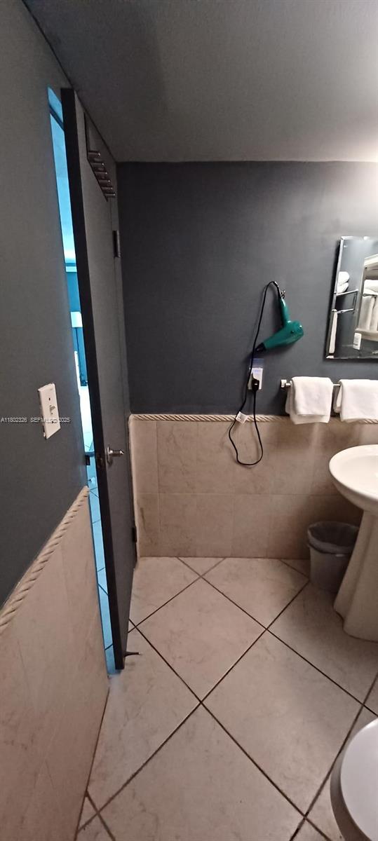 Photo of 19201 Collins Ave  #1105, Sunny Isles Beach, Florida, 33160 - 