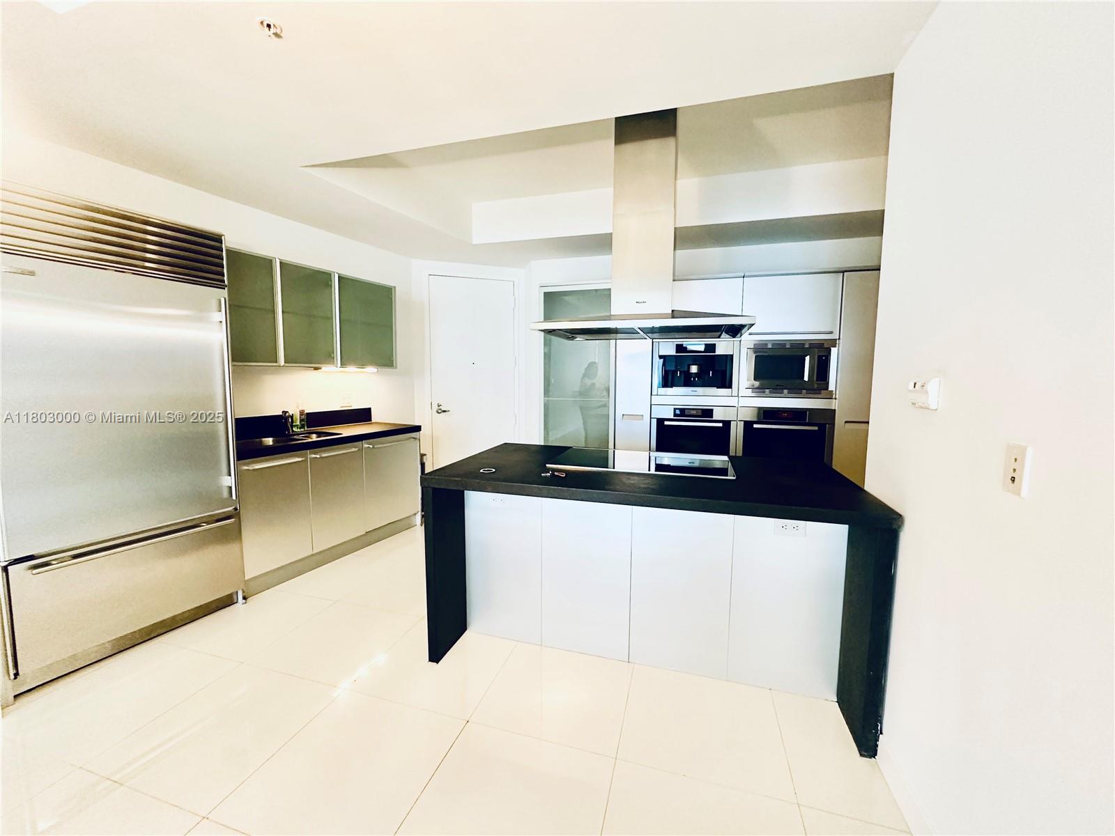 4808 2 / 3 1570 sq. ft. $ 2025-05-14 0 foto