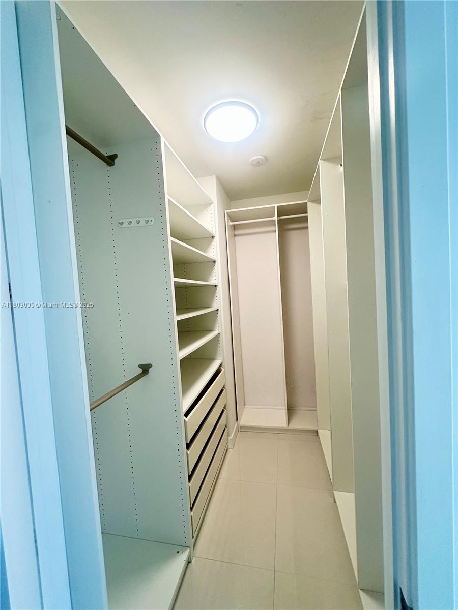 4808 2 / 3 1570 sq. ft. $ 2025-05-14 0 foto