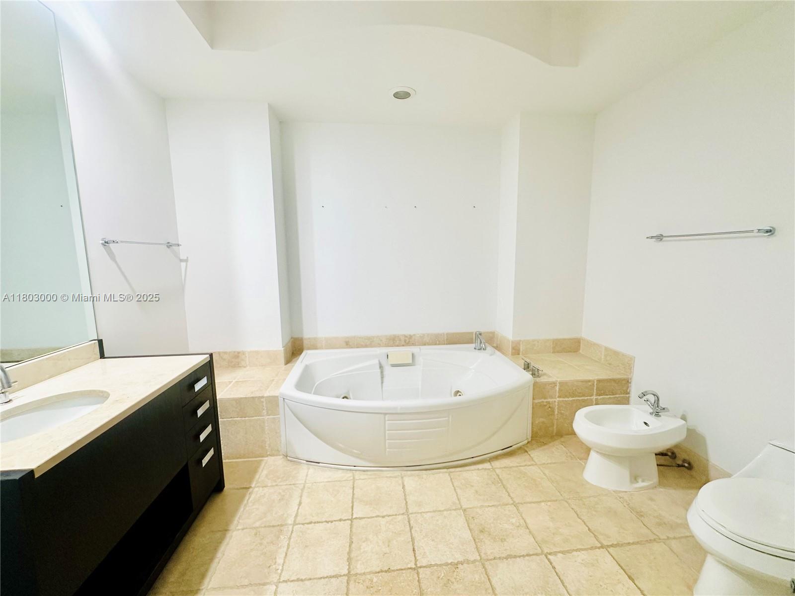 4808 2 / 3 1570 sq. ft. $ 2025-05-14 0 foto