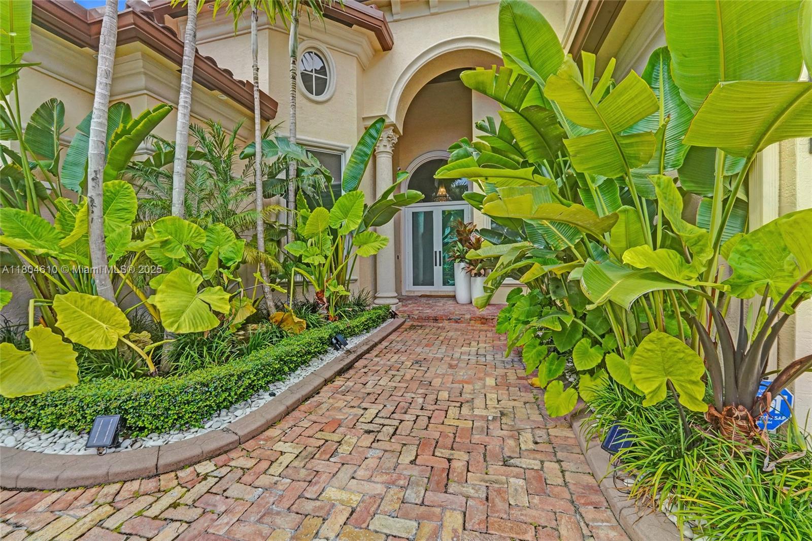 Ver detalles 10291 5 / 7 4452 sq. ft. $ 2025-07-18 0 foto