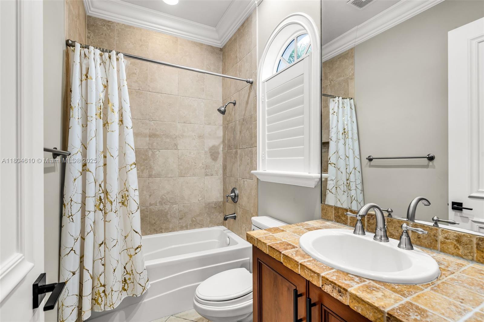 Ver detalles 10291 5 / 7 4452 sq. ft. $ 2025-07-18 0 foto