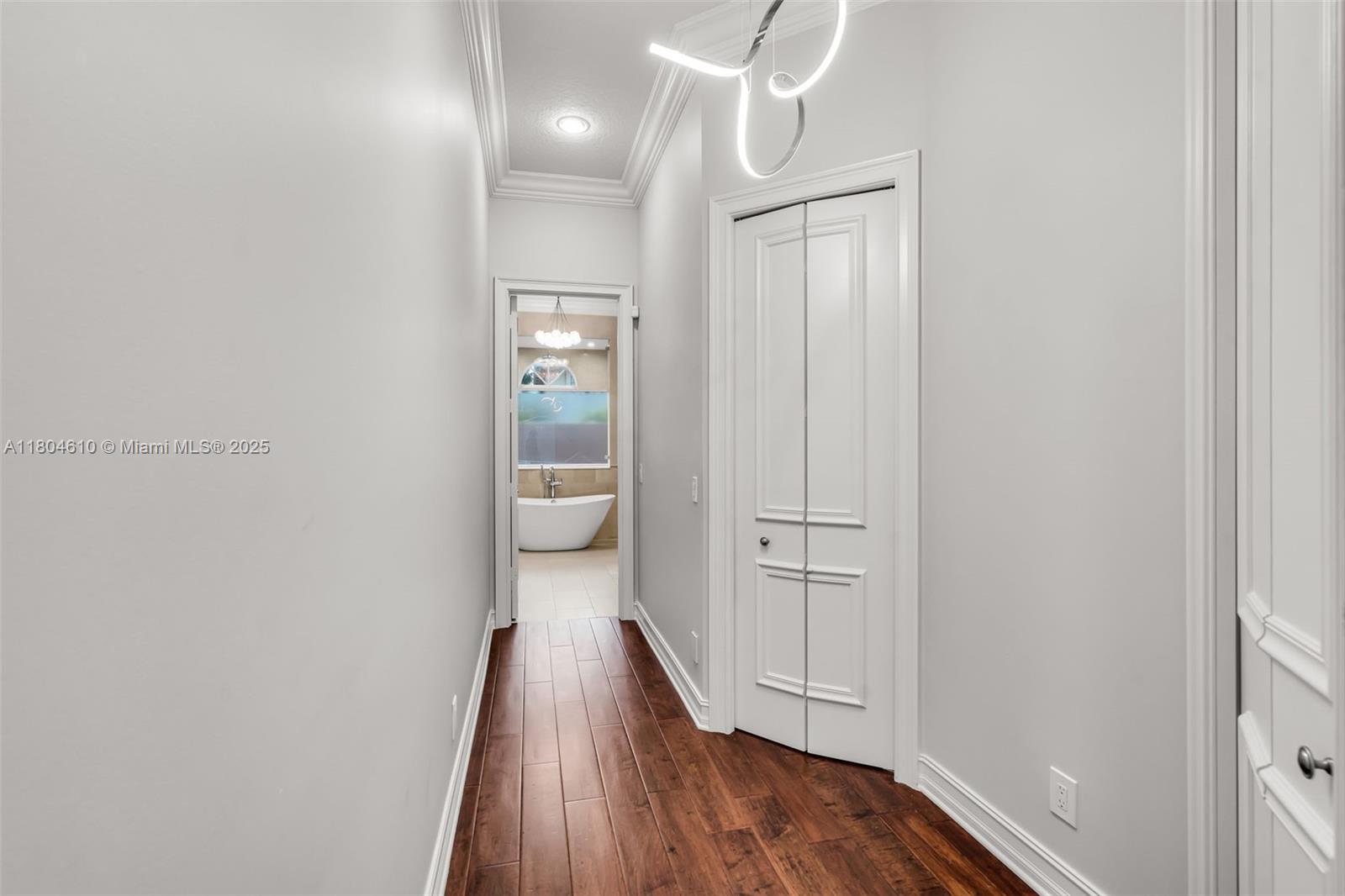 Ver detalles 10291 5 / 7 4452 sq. ft. $ 2025-07-18 0 foto