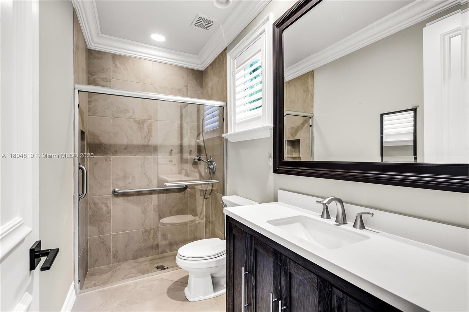 Ver detalles 10291 5 / 7 4452 sq. ft. $ 2025-07-18 0 foto