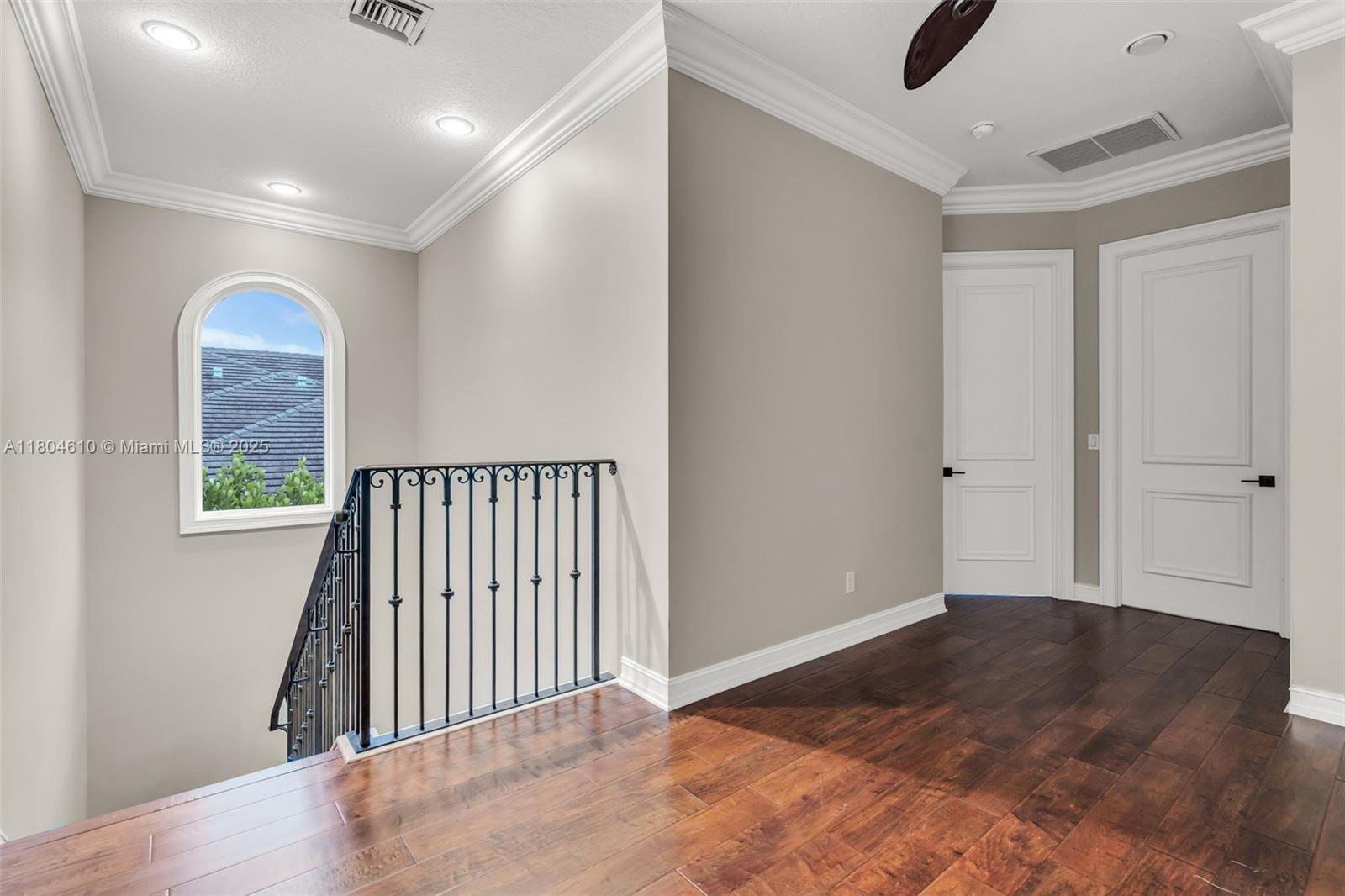 Ver detalles 10291 5 / 7 4452 sq. ft. $ 2025-07-18 0 foto