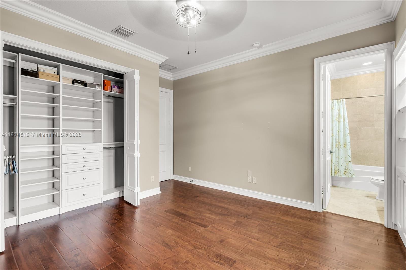 Ver detalles 10291 5 / 7 4452 sq. ft. $ 2025-07-18 0 foto
