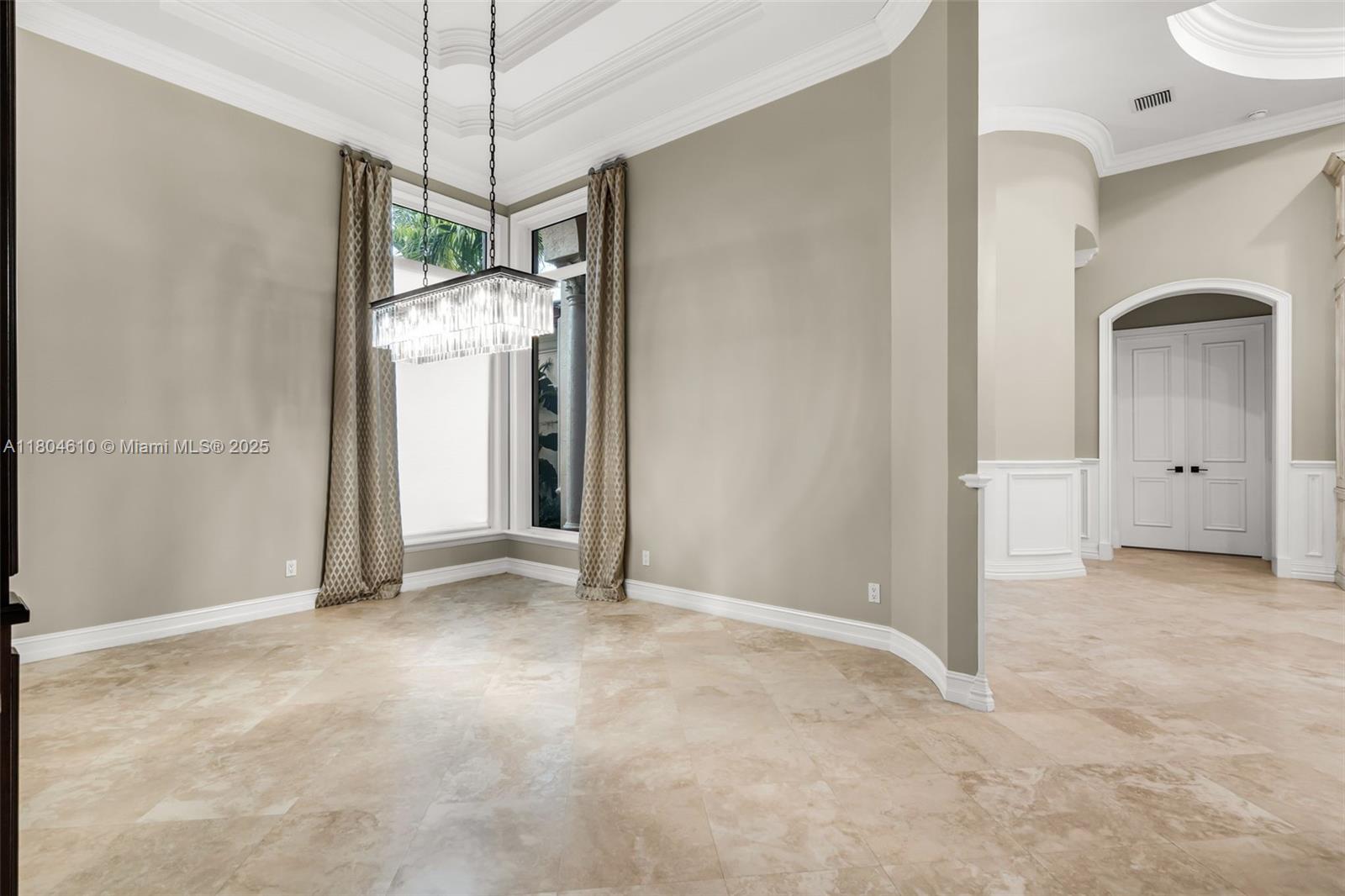 Ver detalles 10291 5 / 7 4452 sq. ft. $ 2025-07-18 0 foto