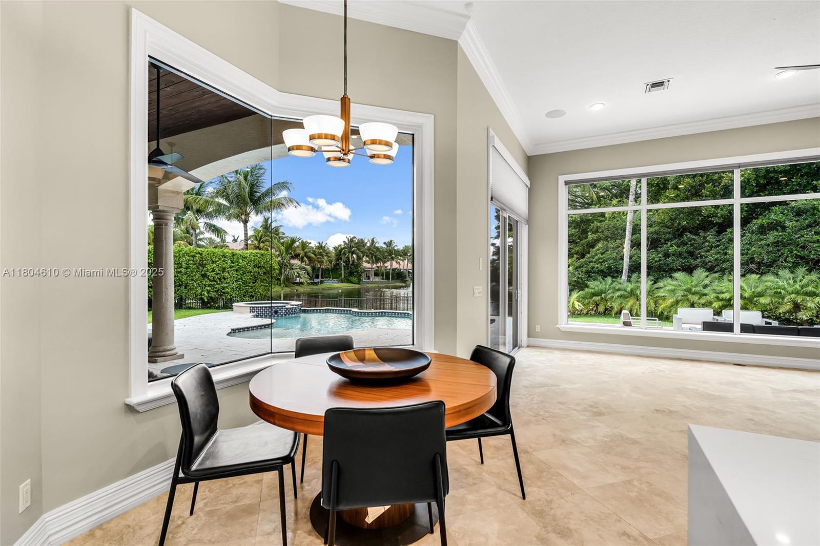 Ver detalles 10291 5 / 7 4452 sq. ft. $ 2025-07-18 0 foto