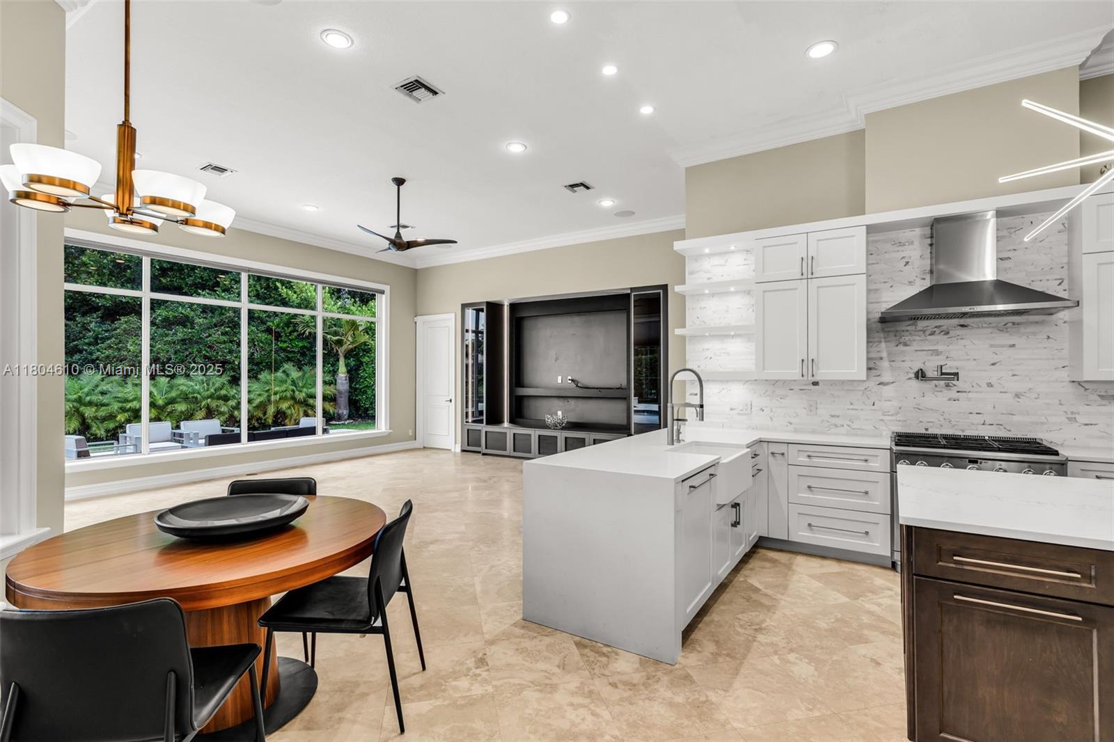 Ver detalles 10291 5 / 7 4452 sq. ft. $ 2025-07-18 0 foto