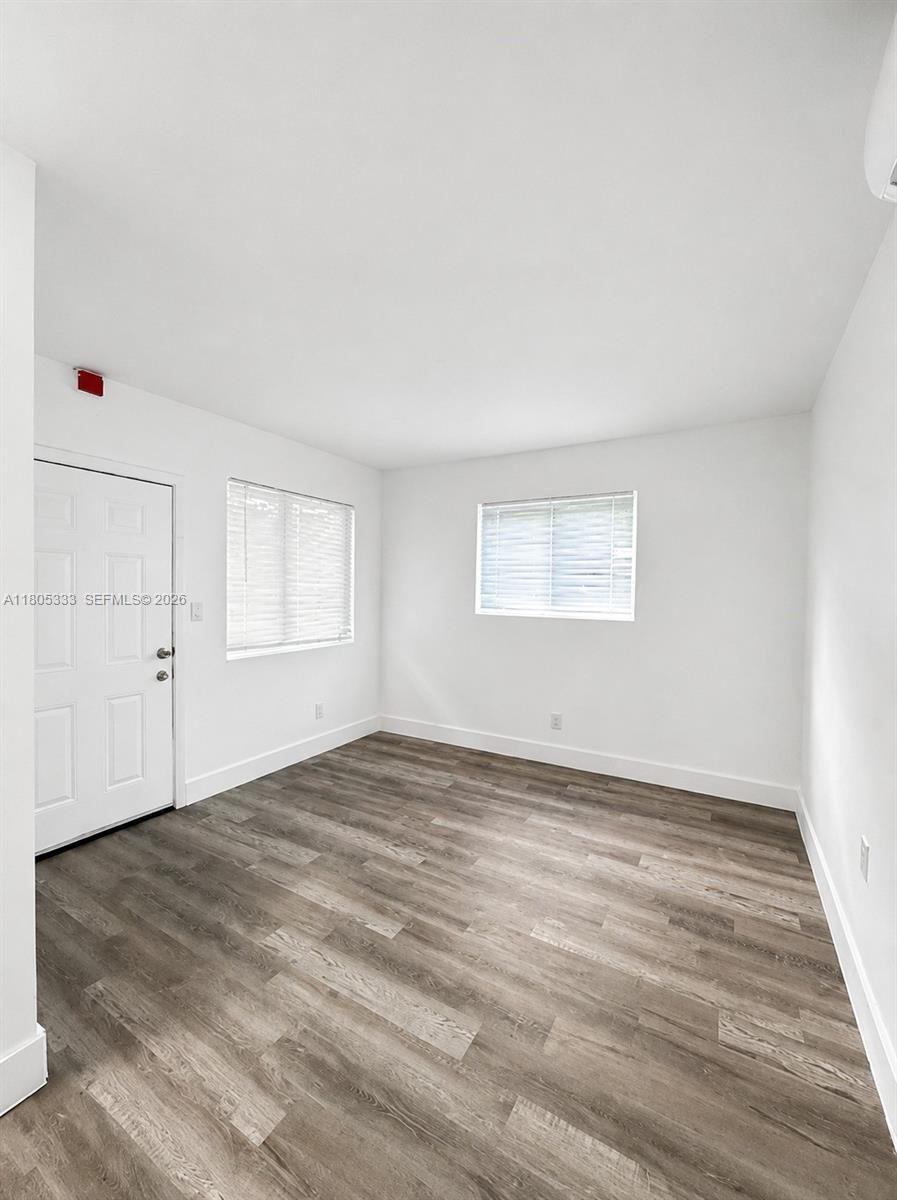   /   кв.футов $ 2026-07-30 0 Фото