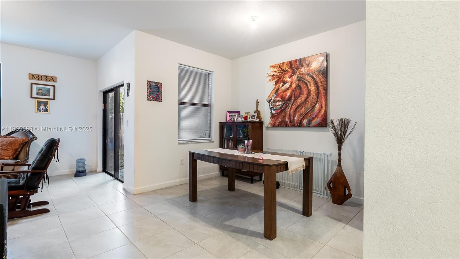 See details 12956 3 / 3 1927 sq. ft. $ 2025-08-19 0 Photo