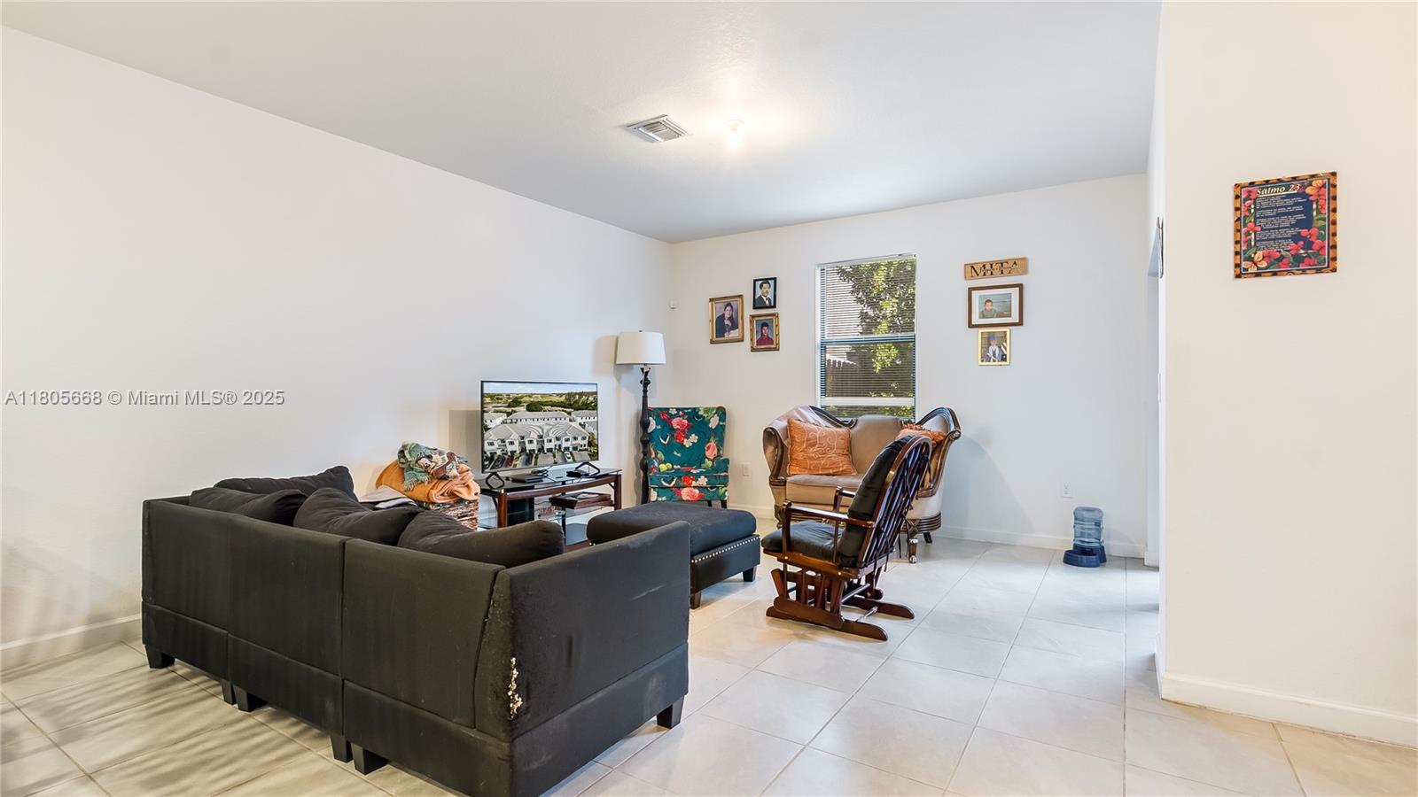 See details 12956 3 / 3 1927 sq. ft. $ 2025-08-19 0 Photo
