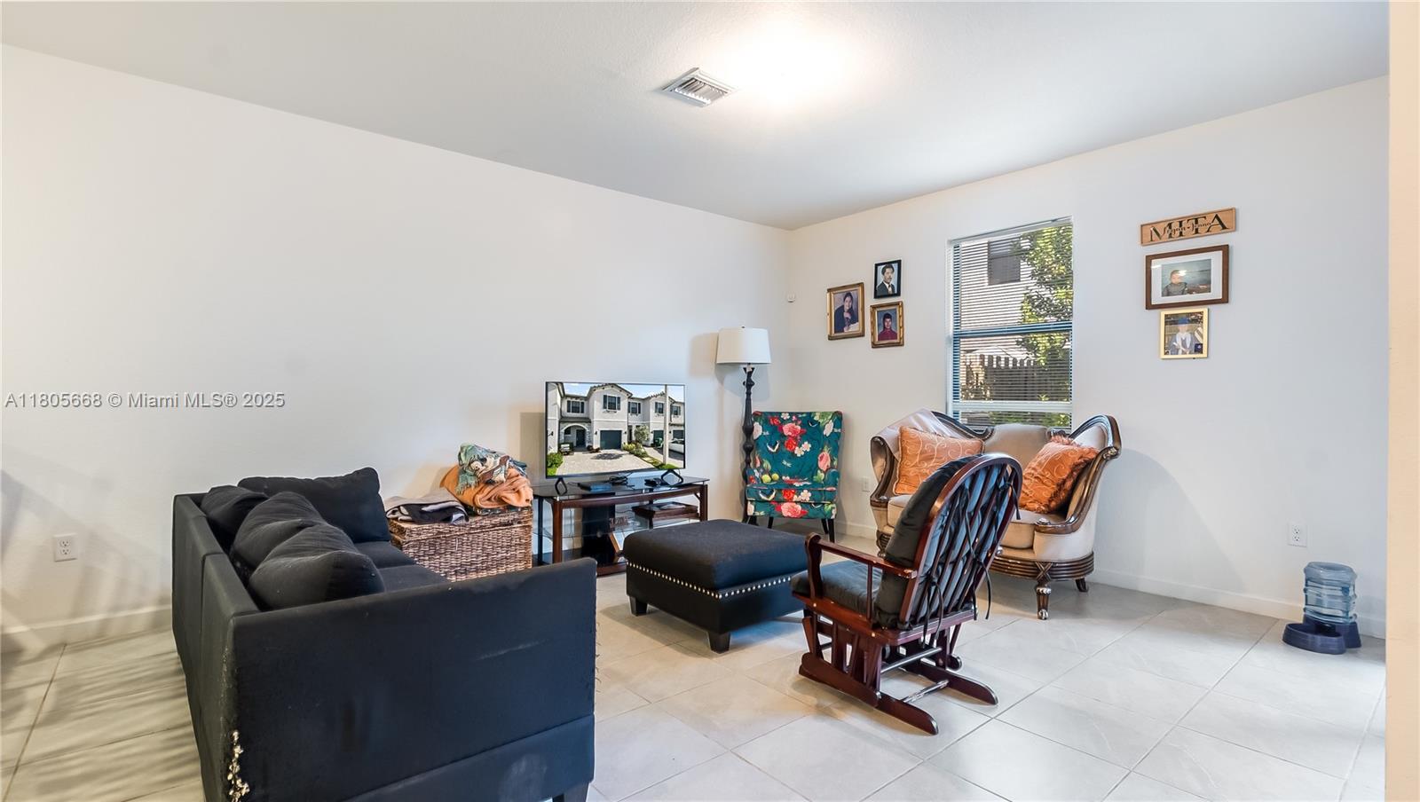 See details 12956 3 / 3 1927 sq. ft. $ 2025-08-19 0 Photo
