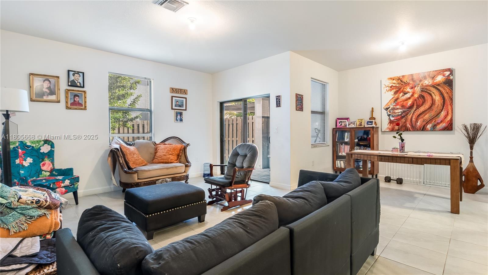 See details 12956 3 / 3 1927 sq. ft. $ 2025-08-19 0 Photo