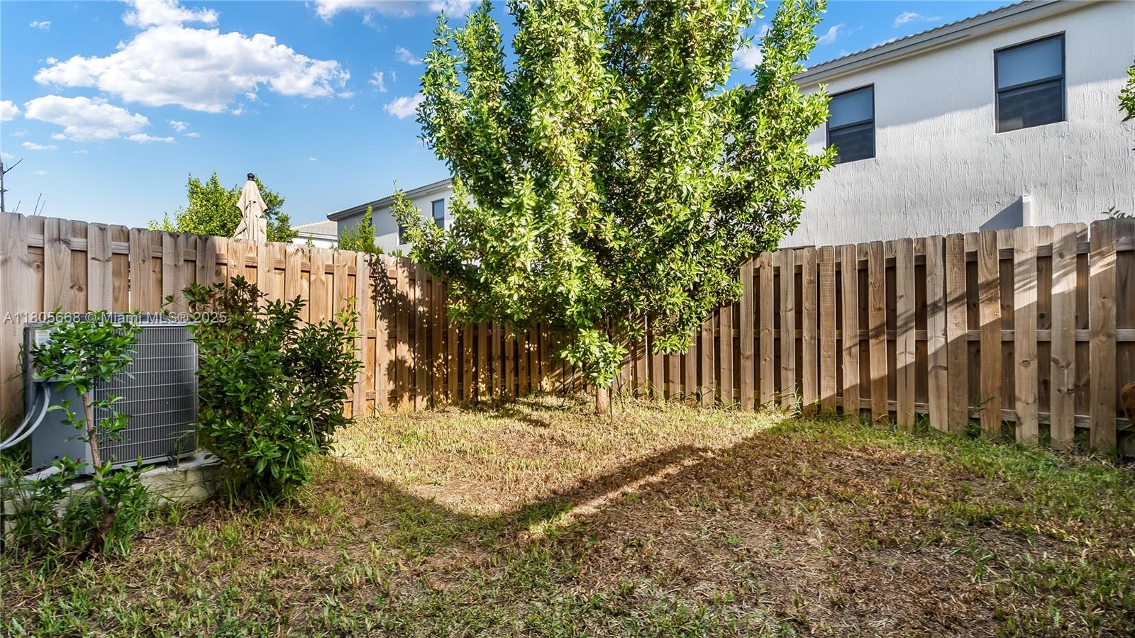 See details 12956 3 / 3 1927 sq. ft. $ 2025-08-19 0 Photo
