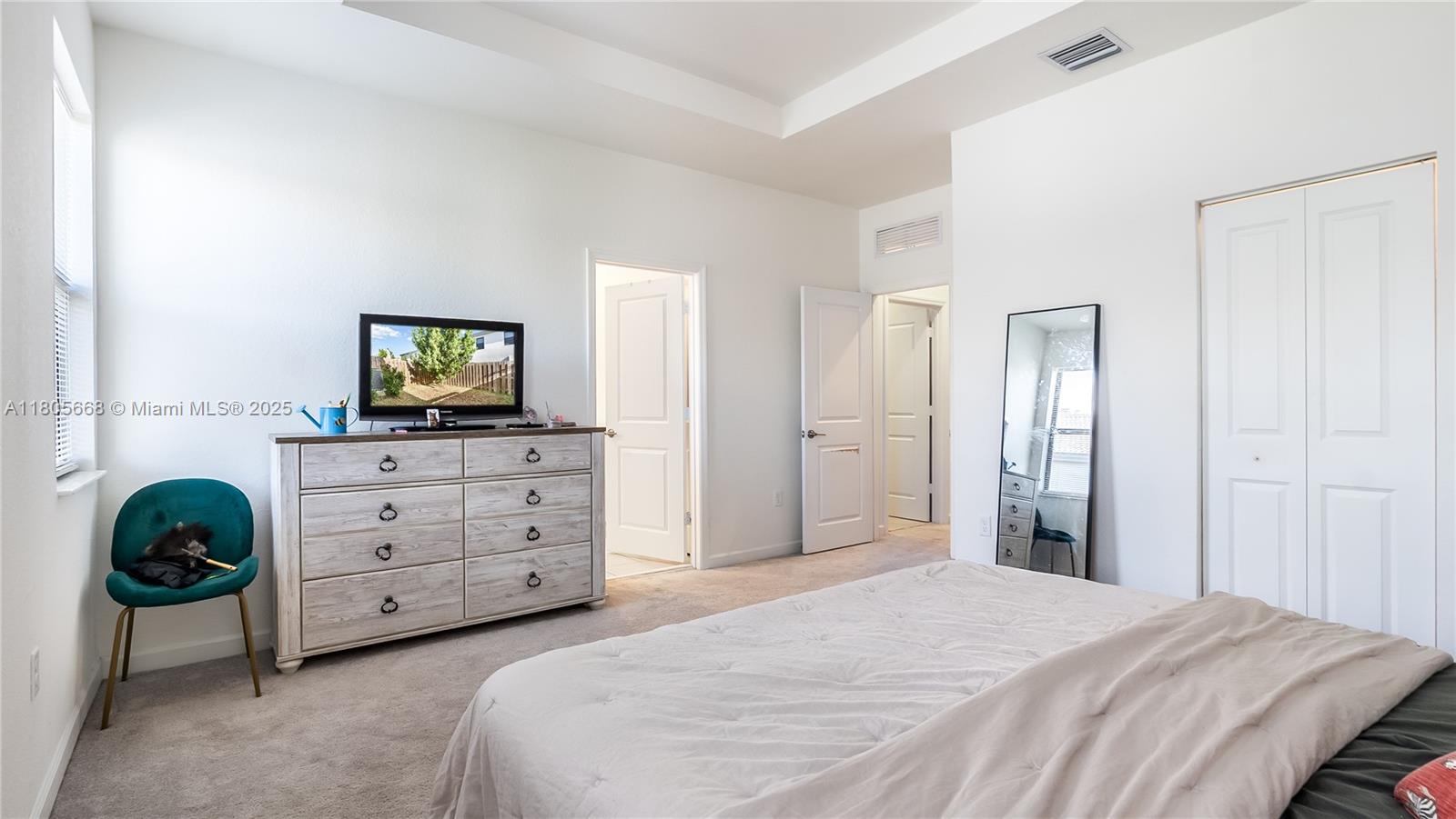See details 12956 3 / 3 1927 sq. ft. $ 2025-08-19 0 Photo