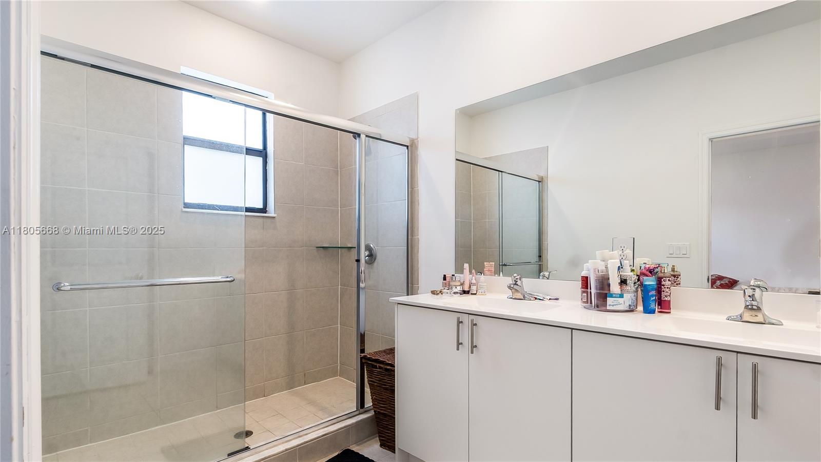 See details 12956 3 / 3 1927 sq. ft. $ 2025-08-19 0 Photo