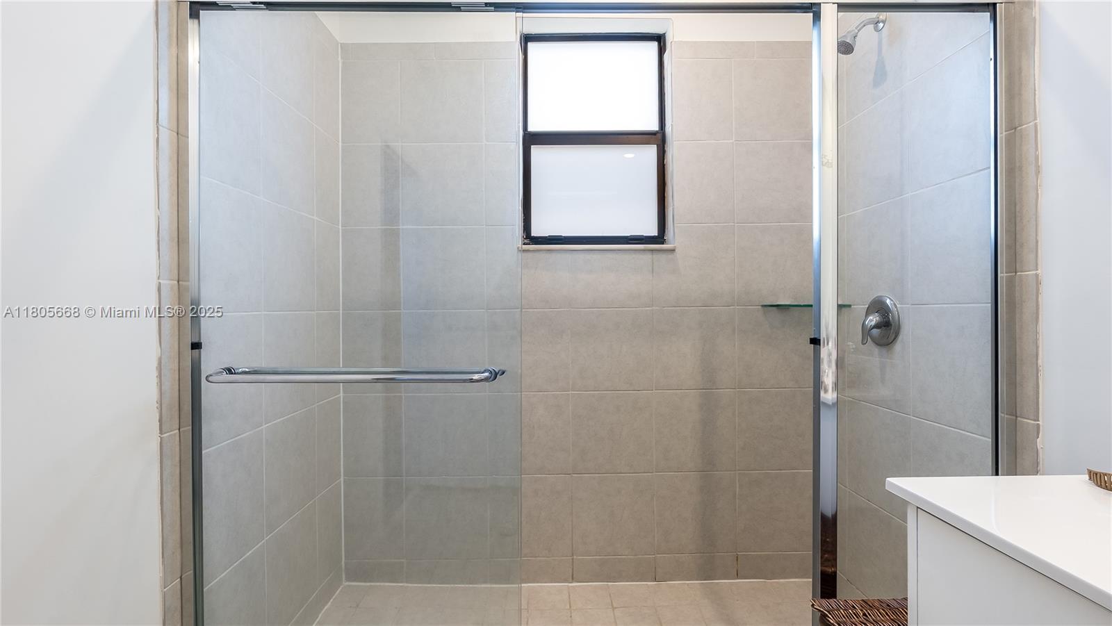 See details 12956 3 / 3 1927 sq. ft. $ 2025-08-19 0 Photo