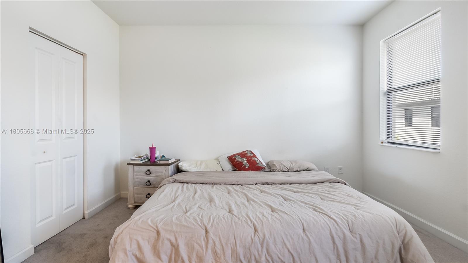 See details 12956 3 / 3 1927 sq. ft. $ 2025-08-19 0 Photo