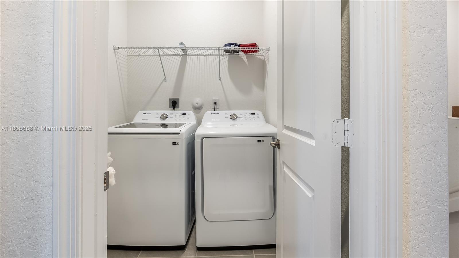 See details 12956 3 / 3 1927 sq. ft. $ 2025-08-19 0 Photo