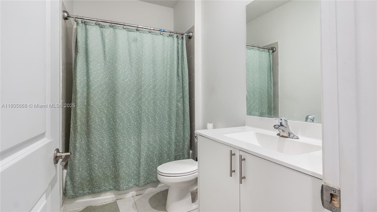 See details 12956 3 / 3 1927 sq. ft. $ 2025-08-19 0 Photo
