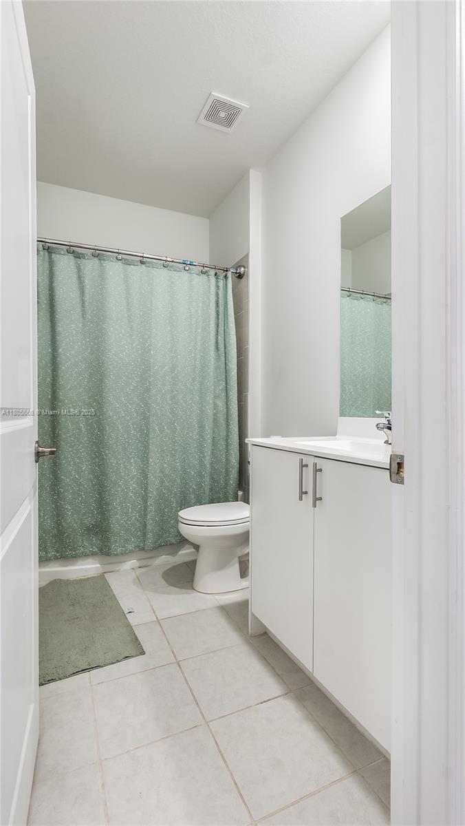 See details 12956 3 / 3 1927 sq. ft. $ 2025-08-19 0 Photo