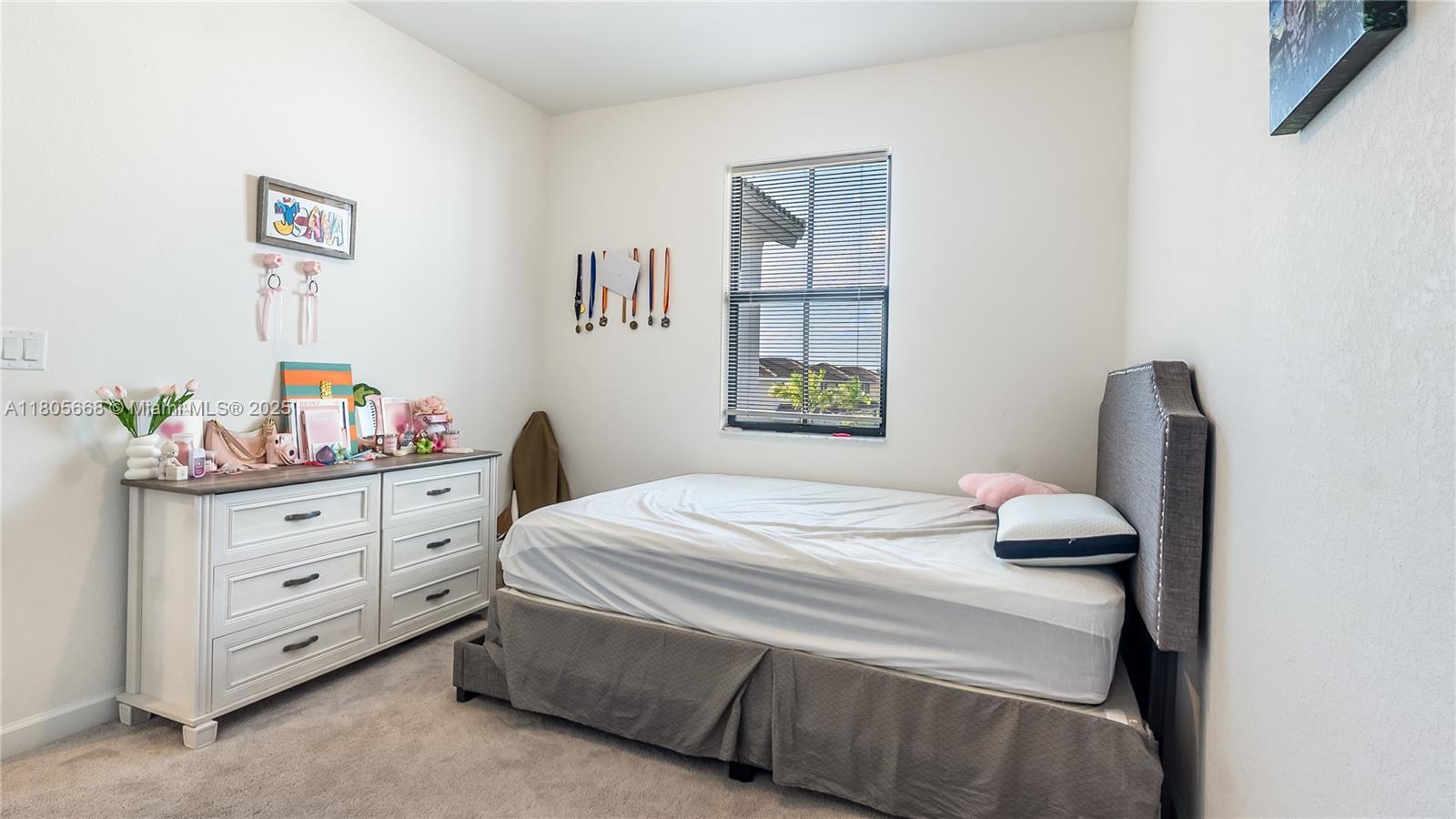 See details 12956 3 / 3 1927 sq. ft. $ 2025-08-19 0 Photo