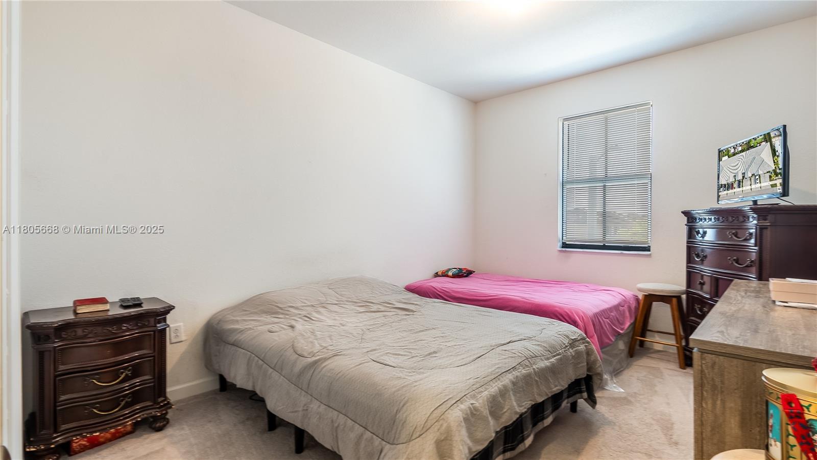 See details 12956 3 / 3 1927 sq. ft. $ 2025-08-19 0 Photo