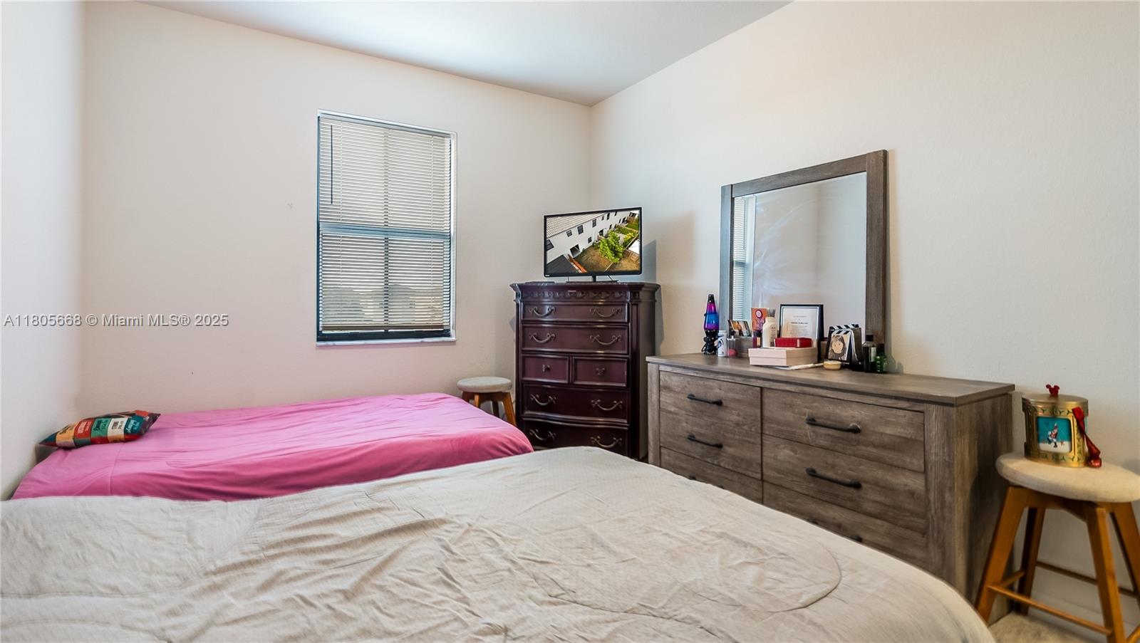 See details 12956 3 / 3 1927 sq. ft. $ 2025-08-19 0 Photo