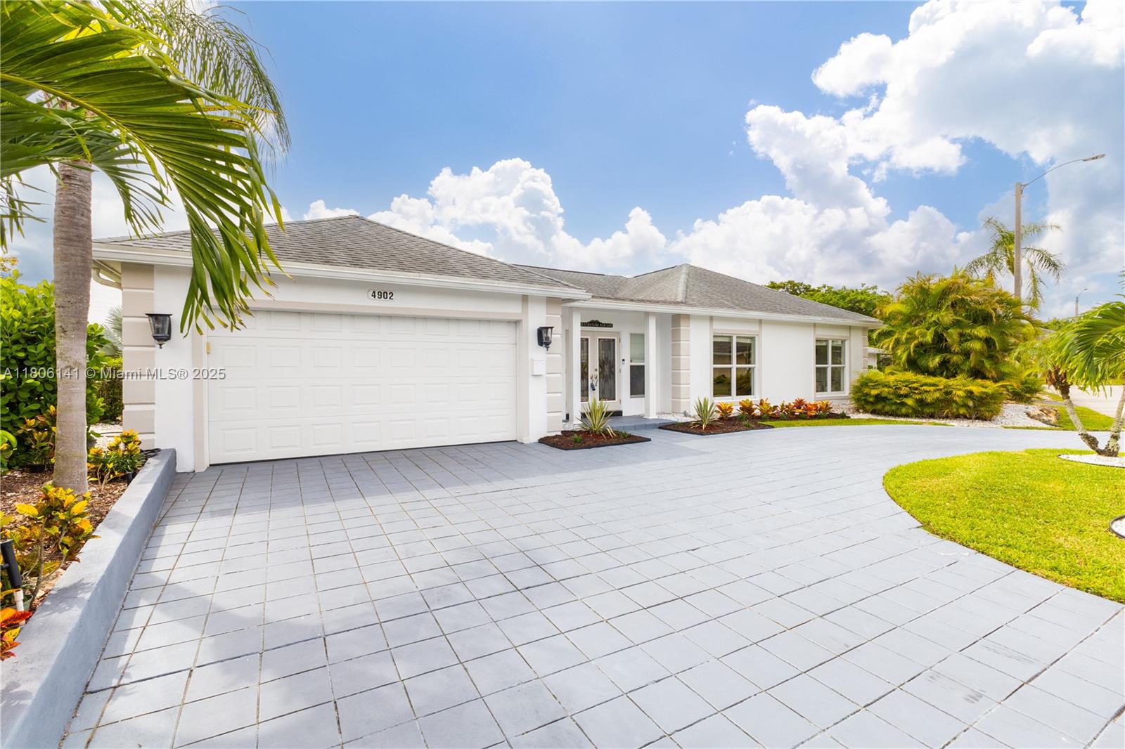 4902 3 / 3 2438 sq. ft. $ 2025-08-12 0 foto