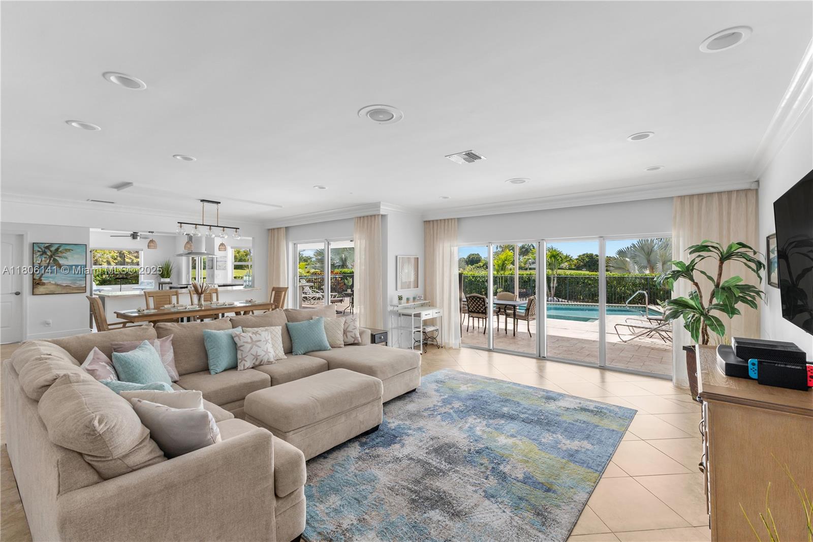 4902 3 / 3 2438 sq. ft. $ 2025-08-12 0 foto