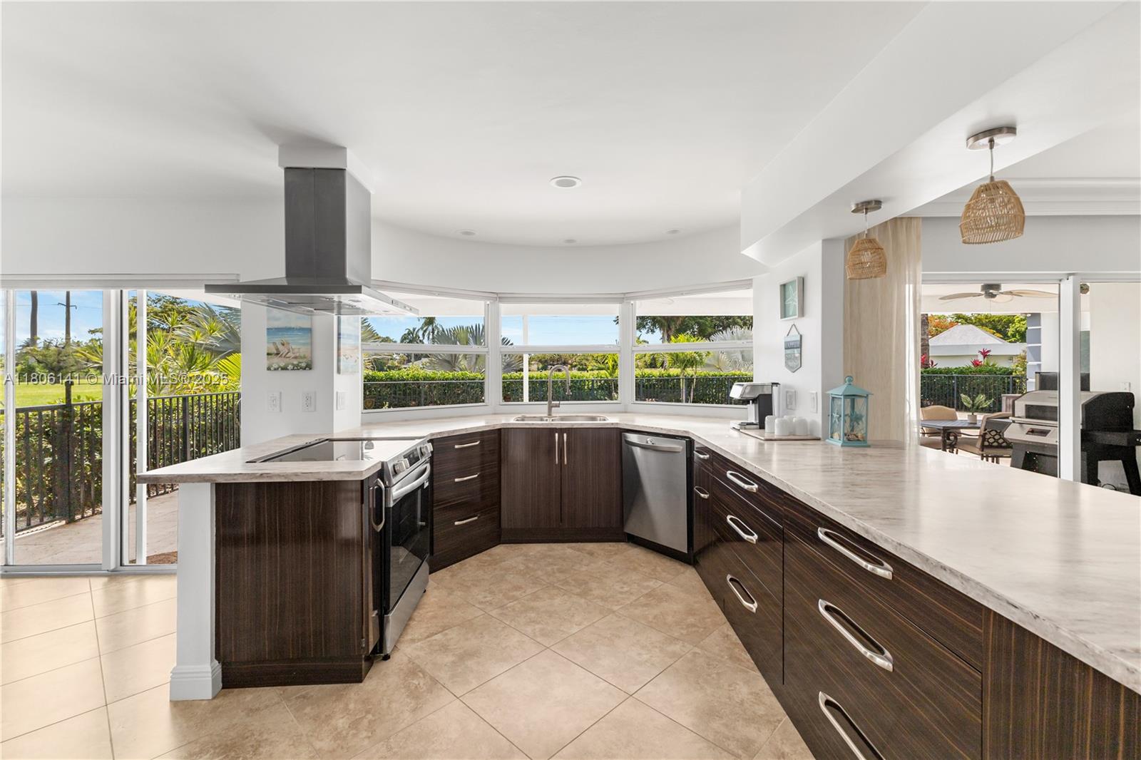 4902 3 / 3 2438 sq. ft. $ 2025-08-12 0 foto