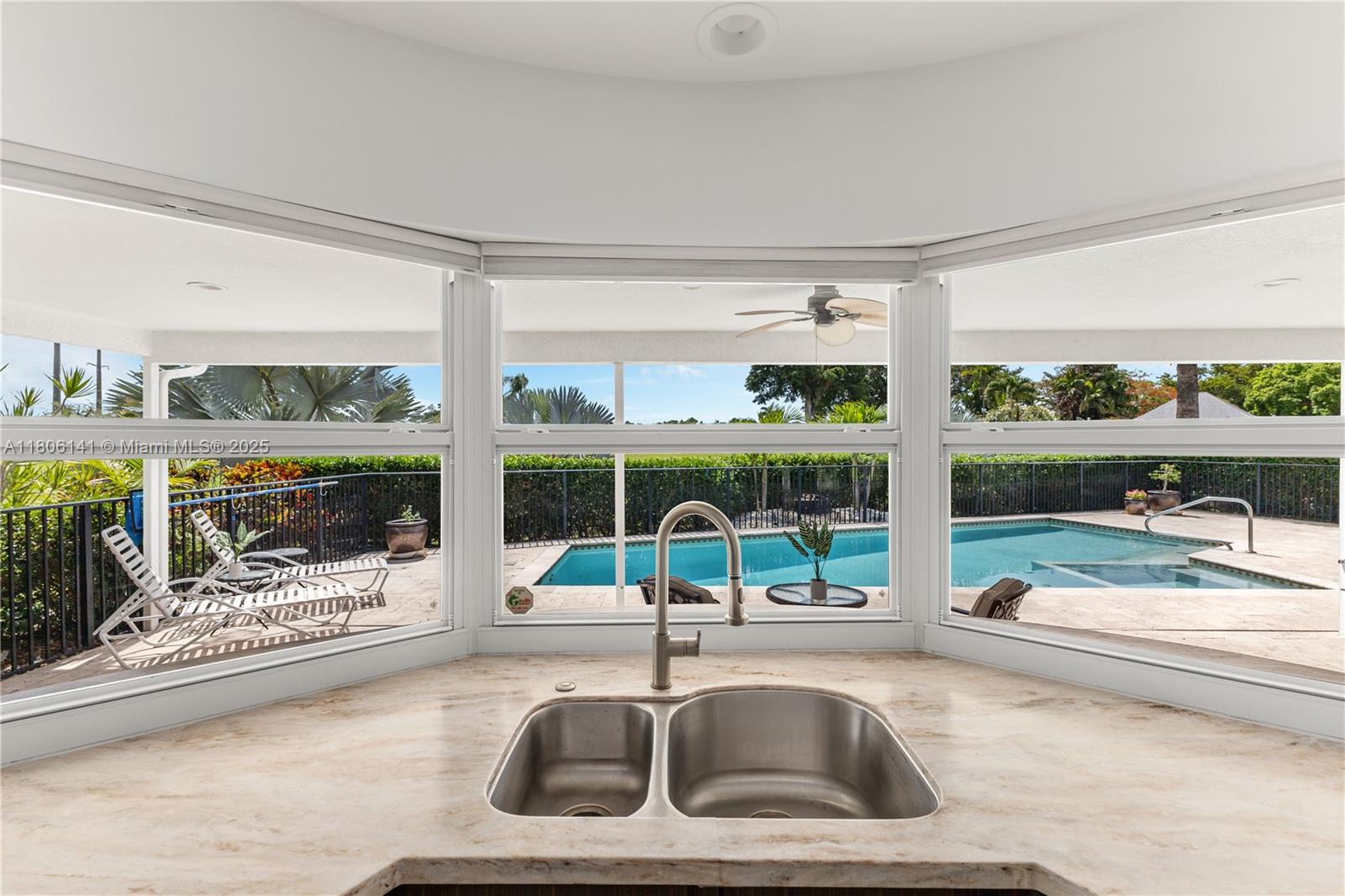 4902 3 / 3 2438 sq. ft. $ 2025-08-12 0 foto