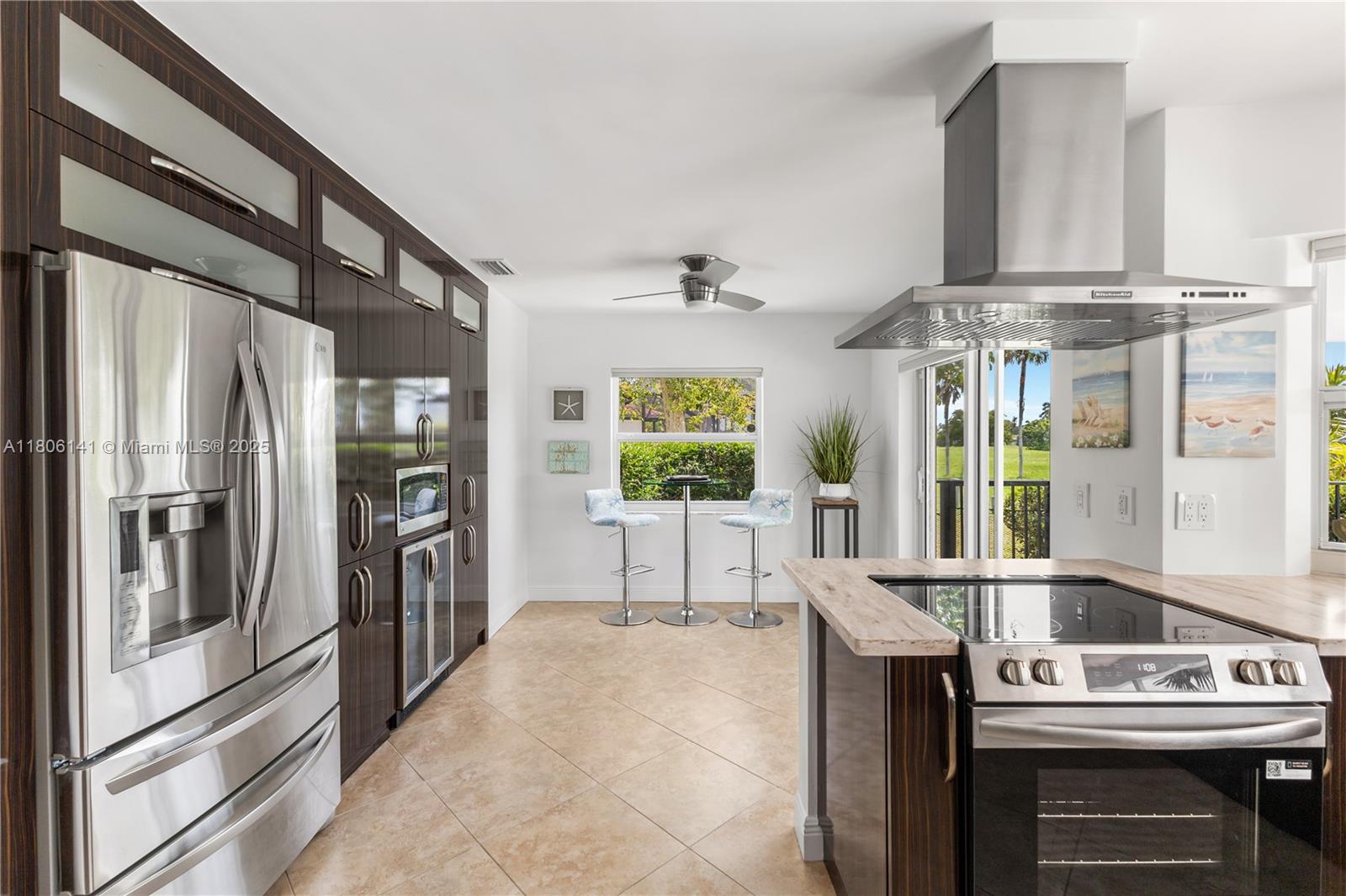 4902 3 / 3 2438 sq. ft. $ 2025-08-12 0 foto