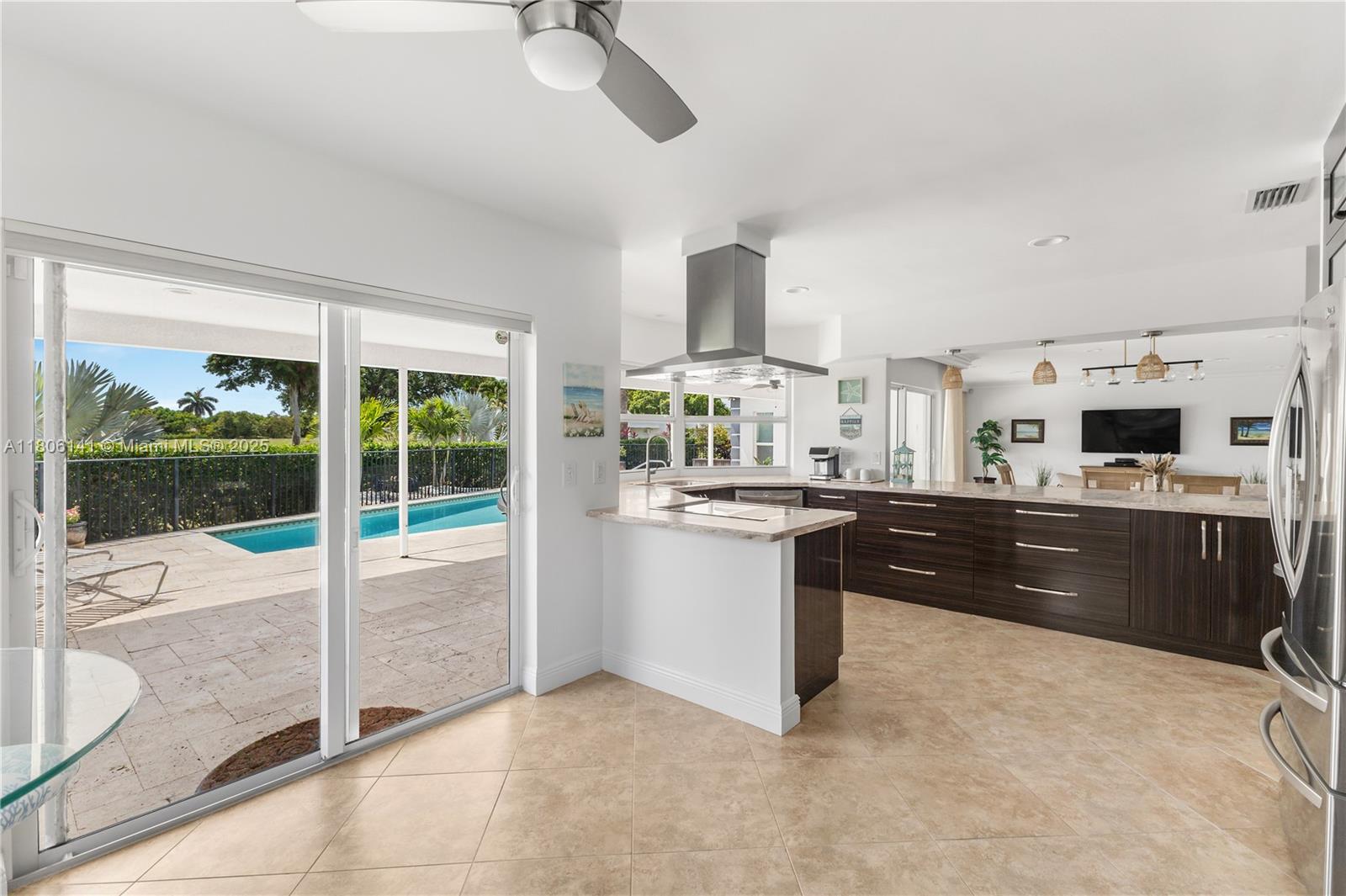 4902 3 / 3 2438 sq. ft. $ 2025-08-12 0 foto