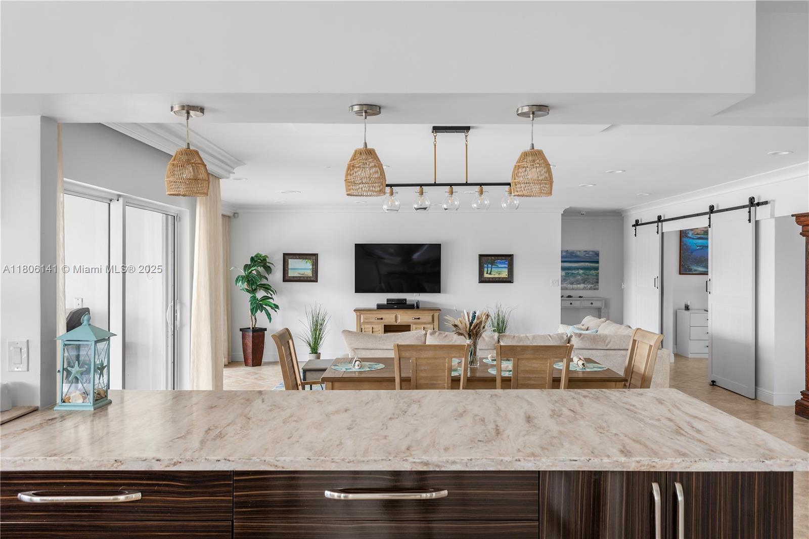 4902 3 / 3 2438 sq. ft. $ 2025-08-12 0 foto