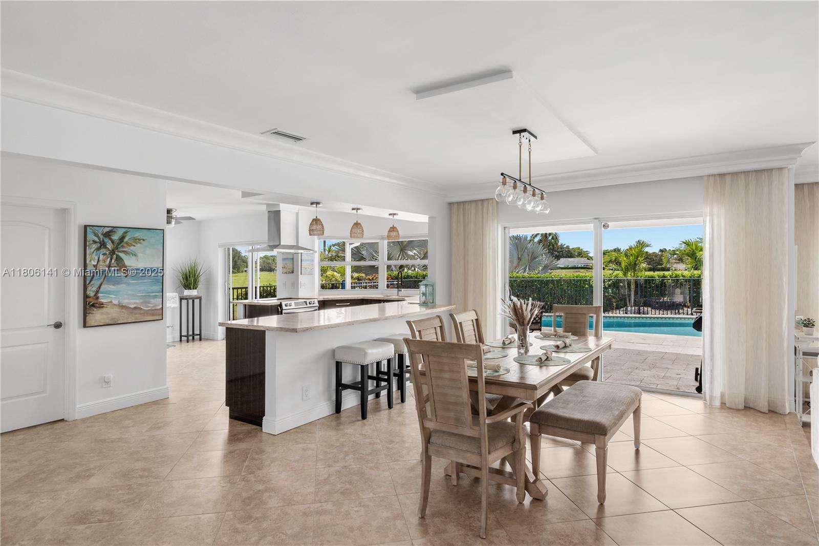 4902 3 / 3 2438 sq. ft. $ 2025-08-12 0 foto