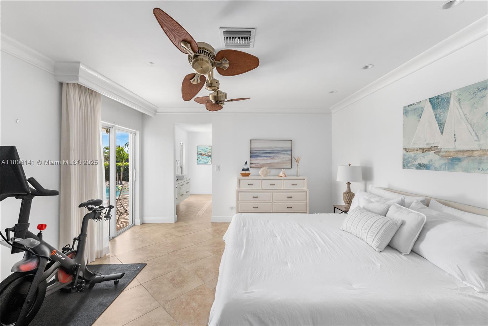 4902 3 / 3 2438 sq. ft. $ 2025-08-12 0 foto