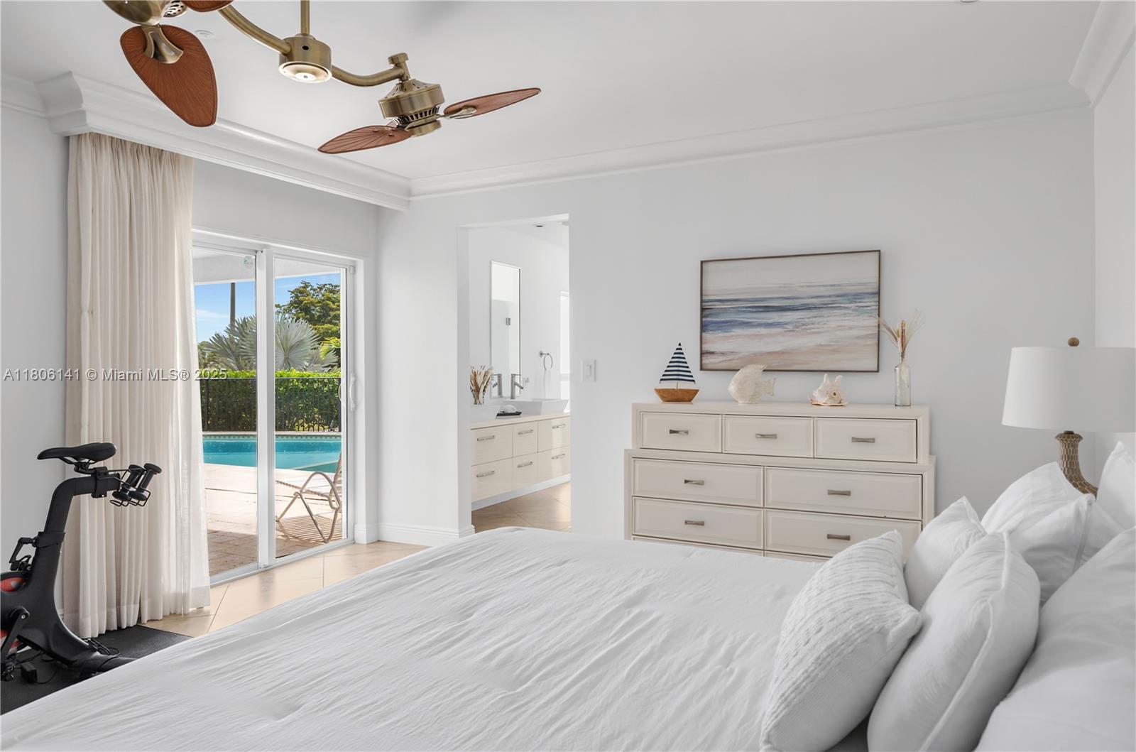 4902 3 / 3 2438 sq. ft. $ 2025-08-12 0 foto