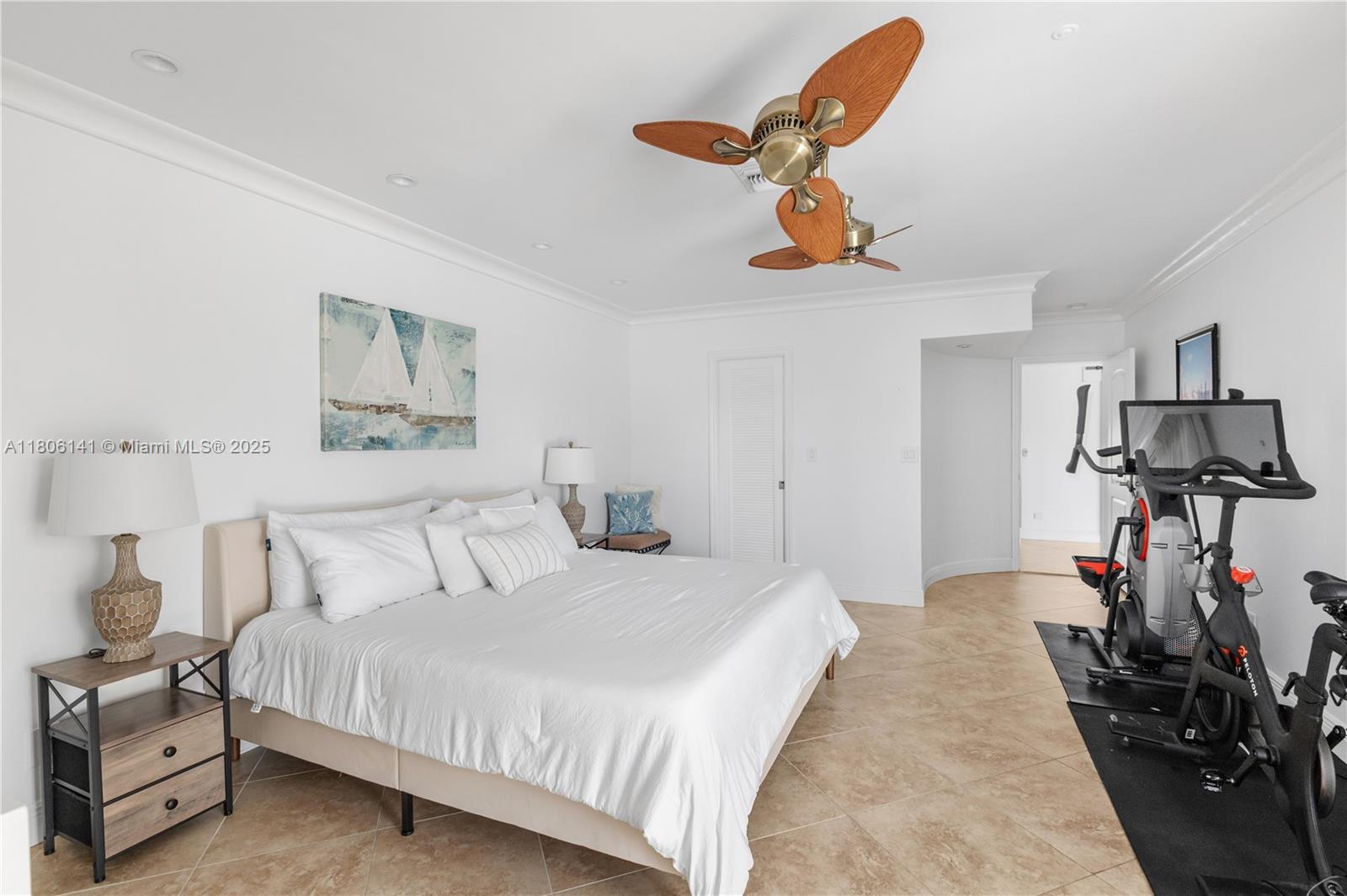 4902 3 / 3 2438 sq. ft. $ 2025-08-12 0 foto