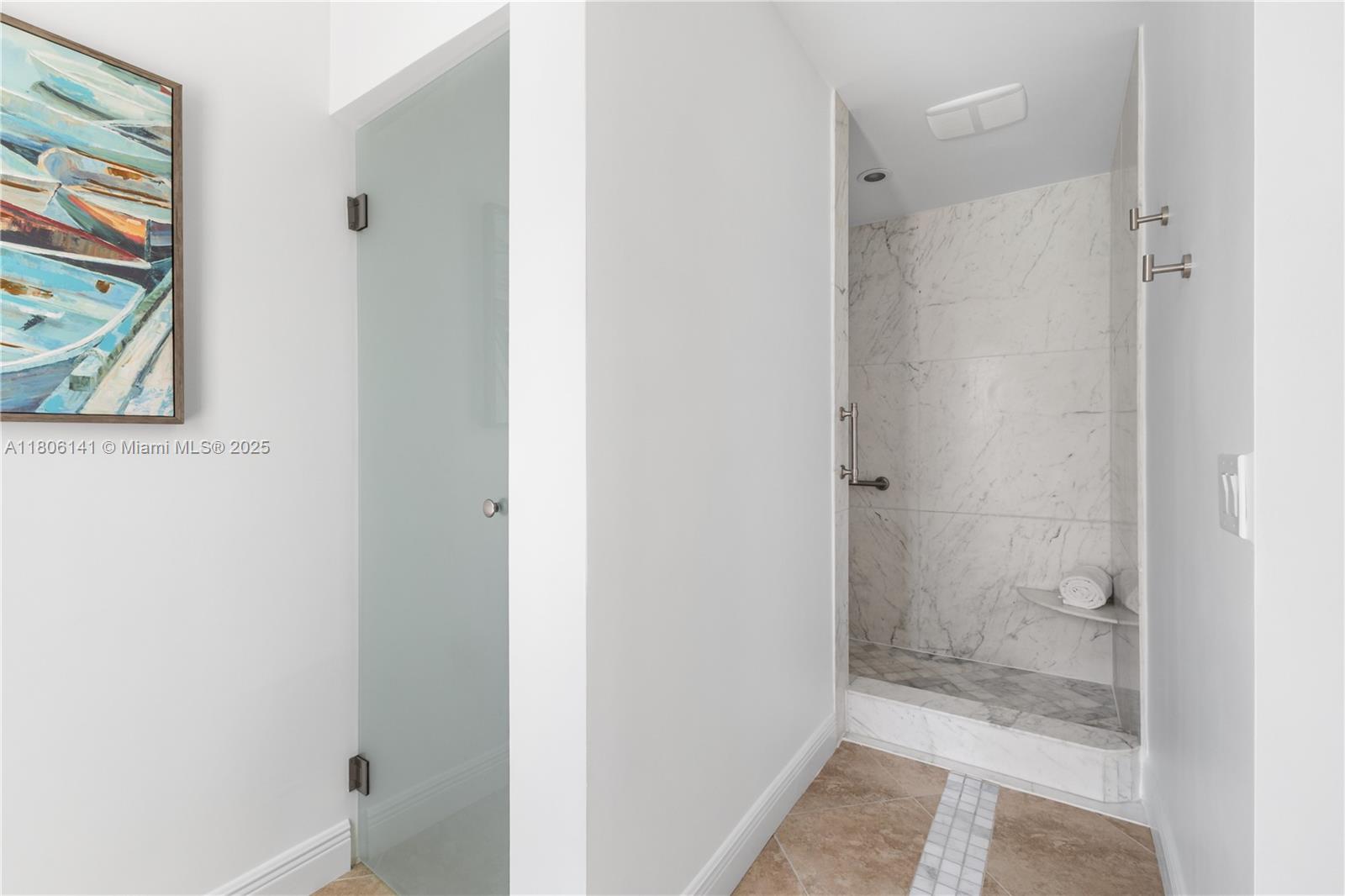 4902 3 / 3 2438 sq. ft. $ 2025-08-12 0 foto