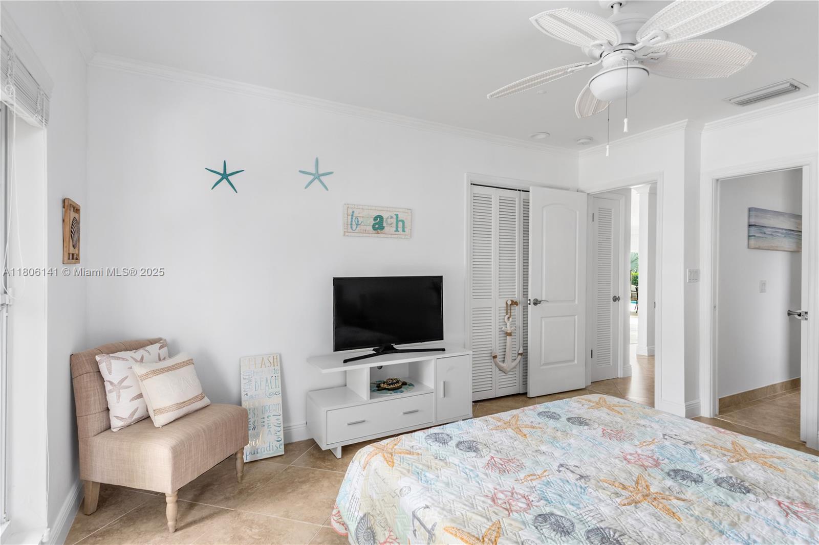 4902 3 / 3 2438 sq. ft. $ 2025-08-12 0 foto