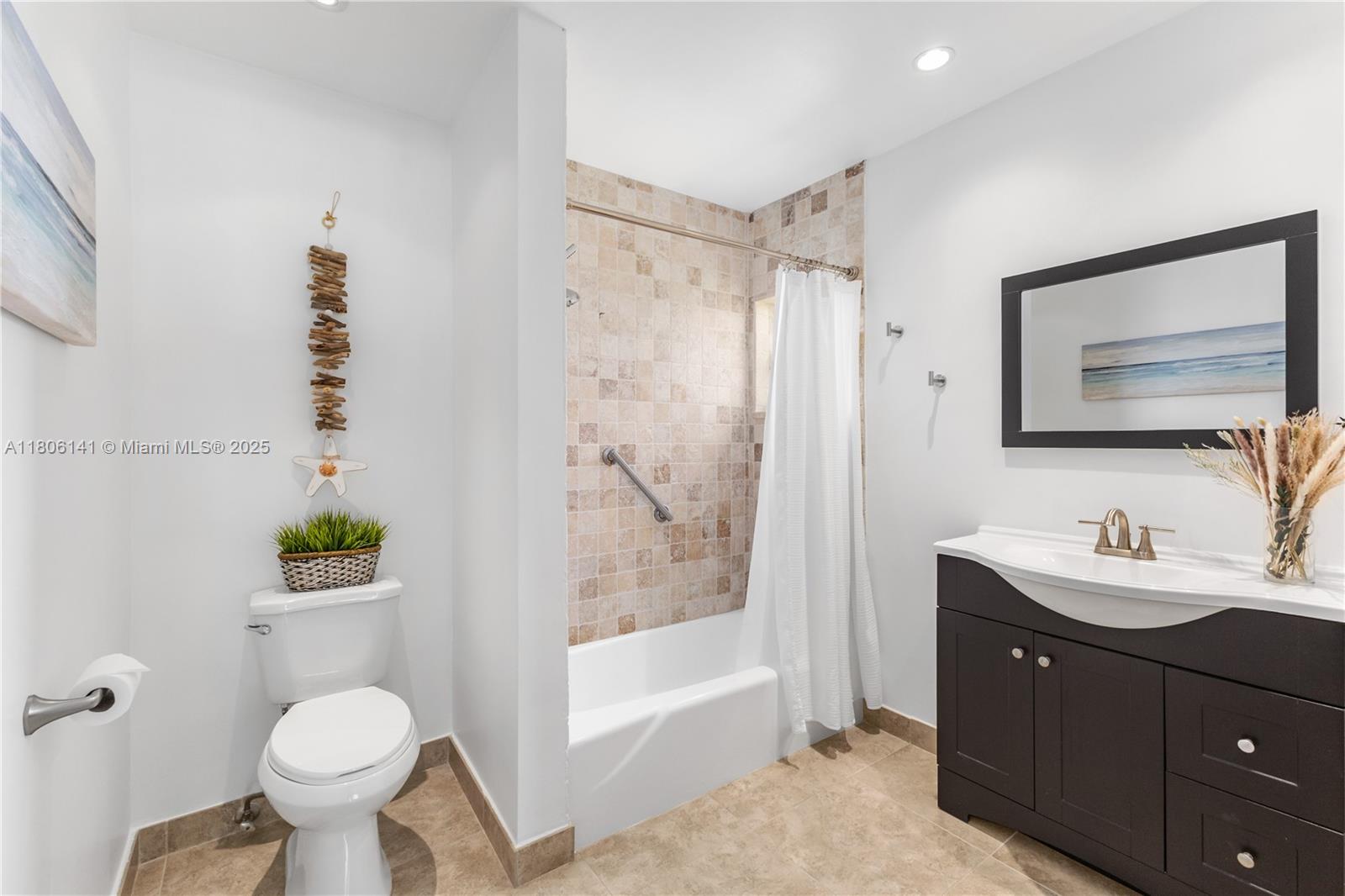4902 3 / 3 2438 sq. ft. $ 2025-08-12 0 foto