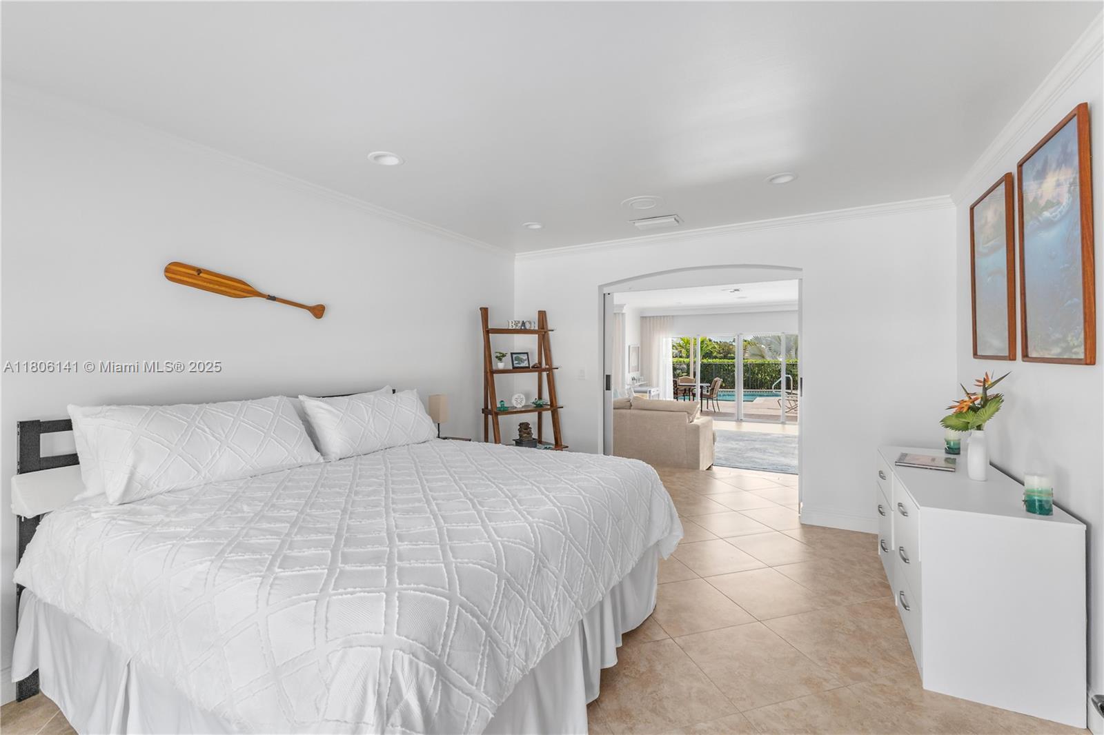 4902 3 / 3 2438 sq. ft. $ 2025-08-12 0 foto