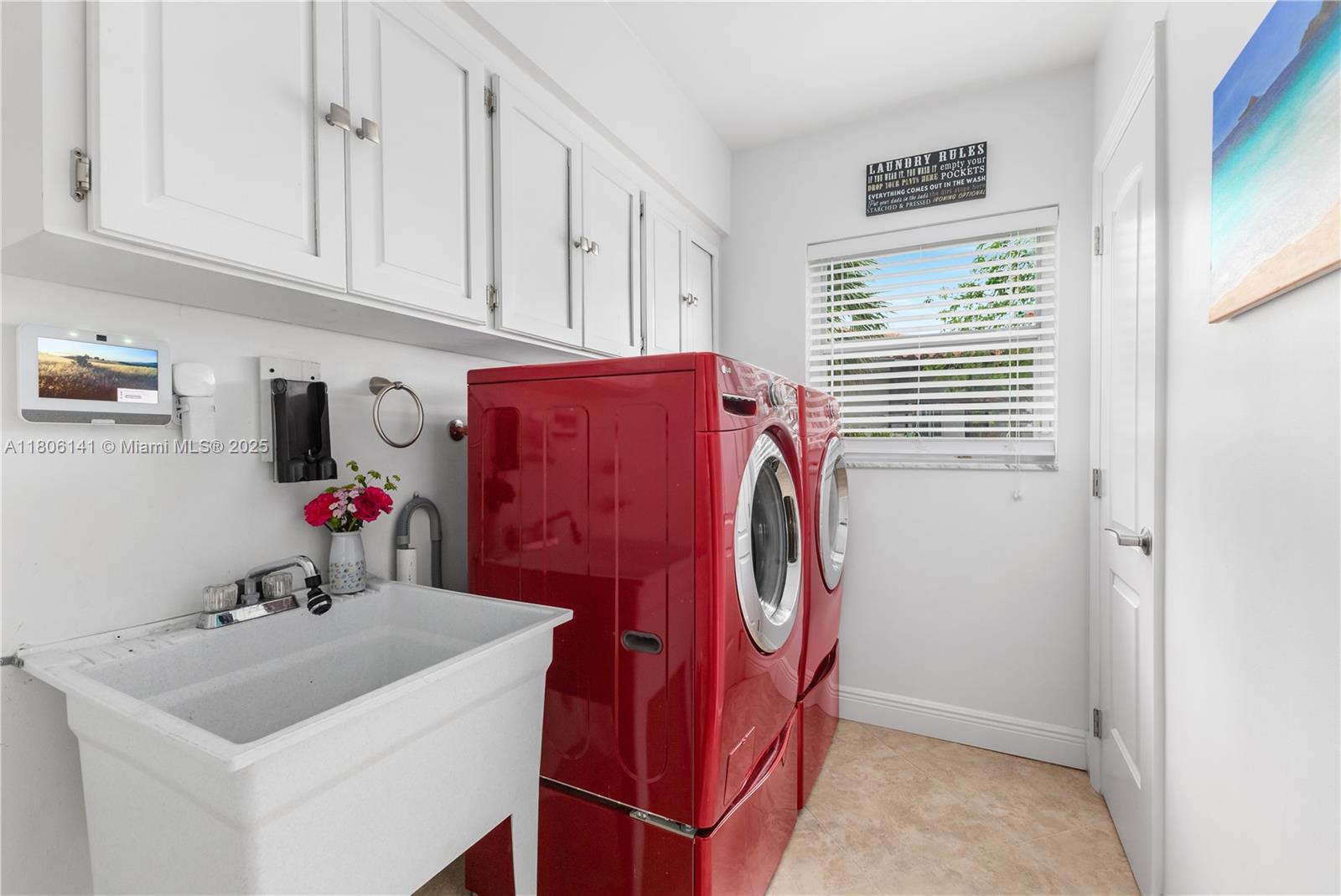 4902 3 / 3 2438 sq. ft. $ 2025-08-12 0 foto