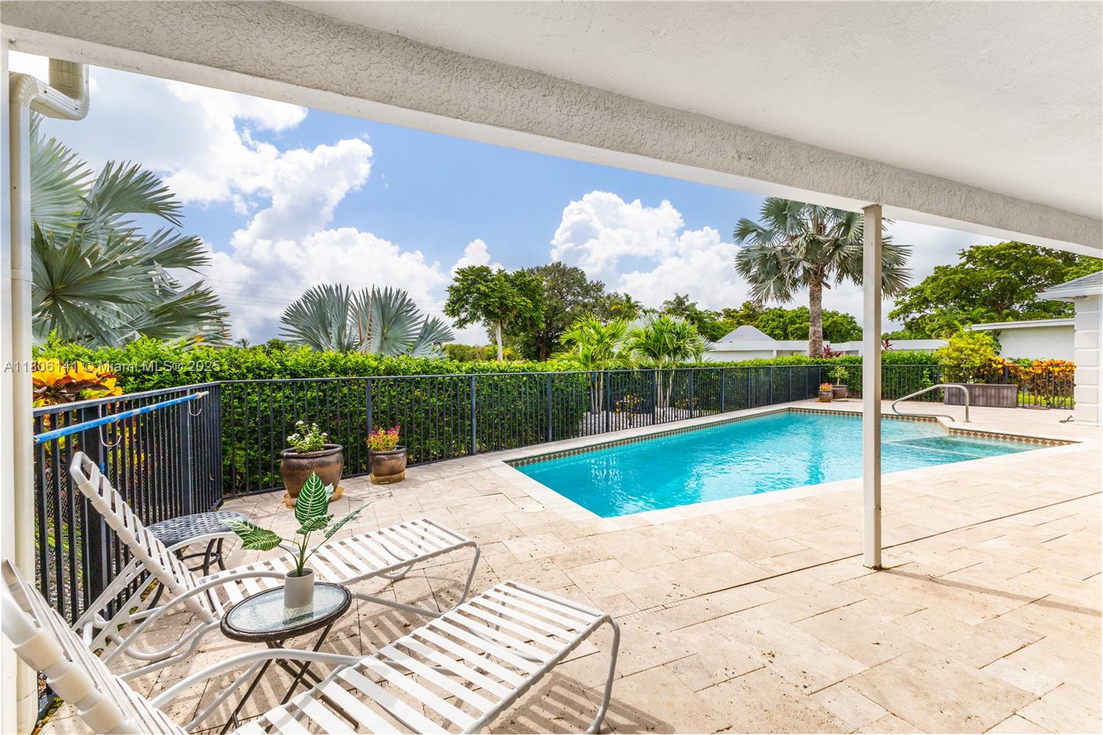 4902 3 / 3 2438 sq. ft. $ 2025-08-12 0 foto