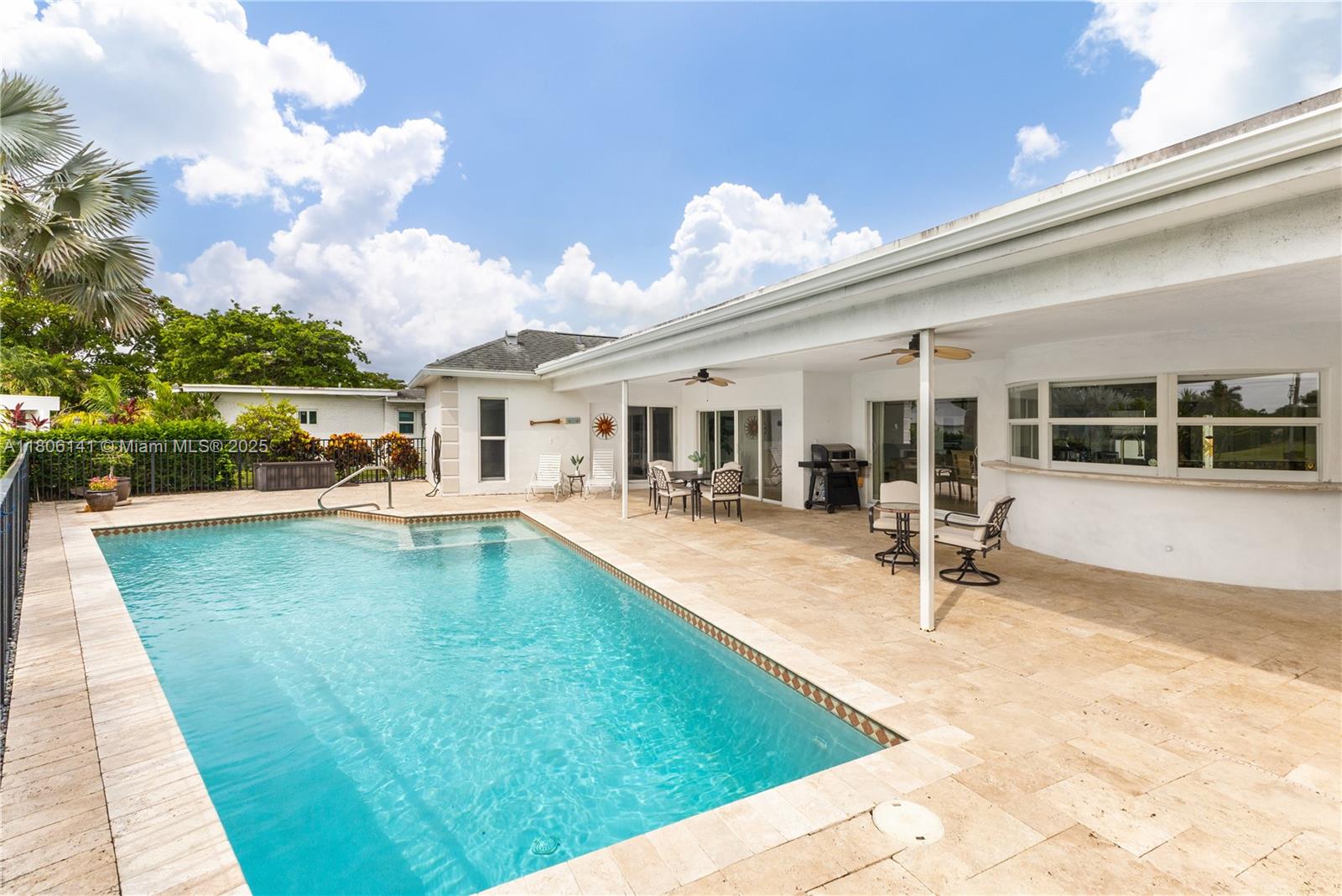 4902 3 / 3 2438 sq. ft. $ 2025-08-12 0 foto